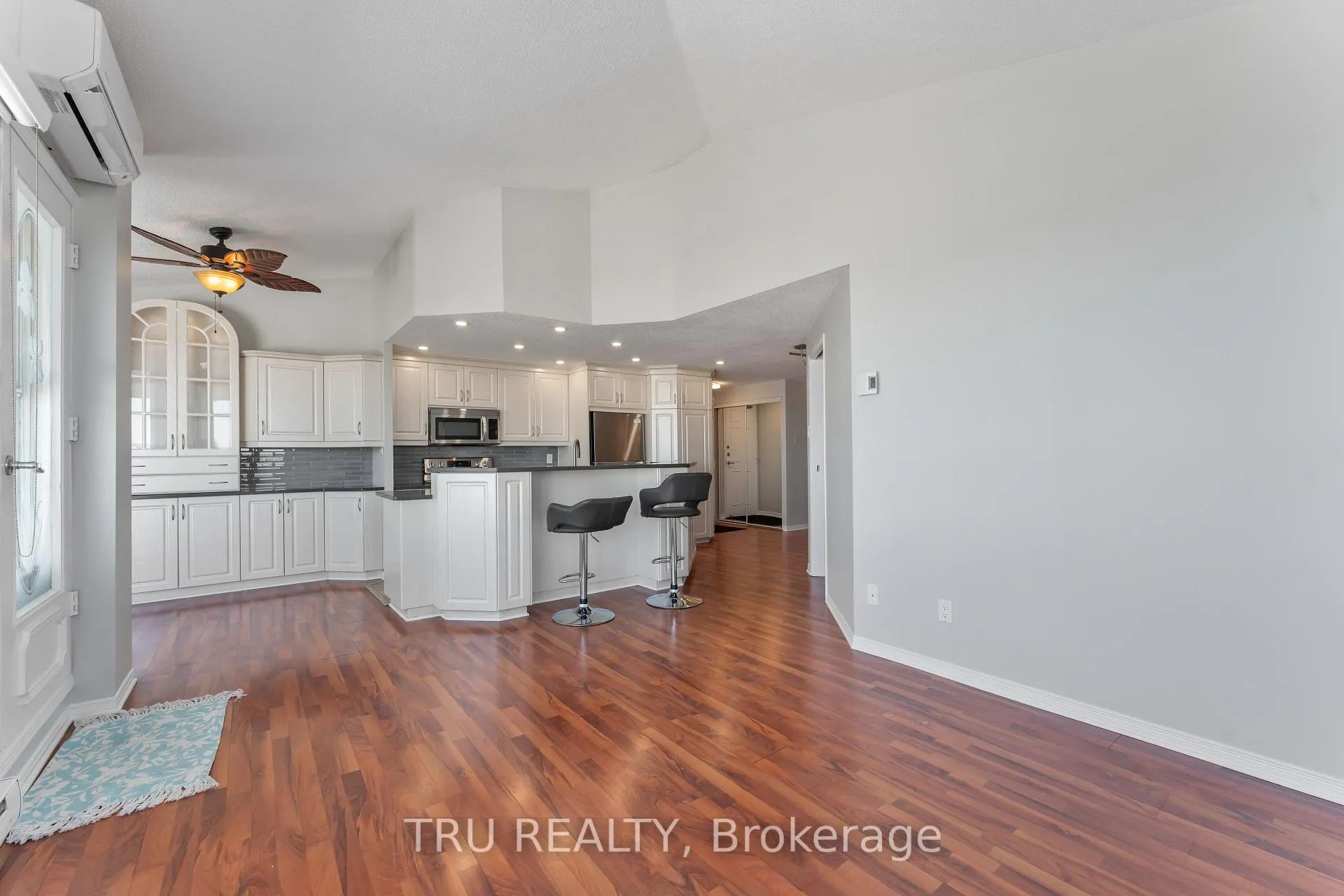 Photo 8 of Unit PH4, 158A McArthur Avenue, Ottawa, Vanier — HOMEH