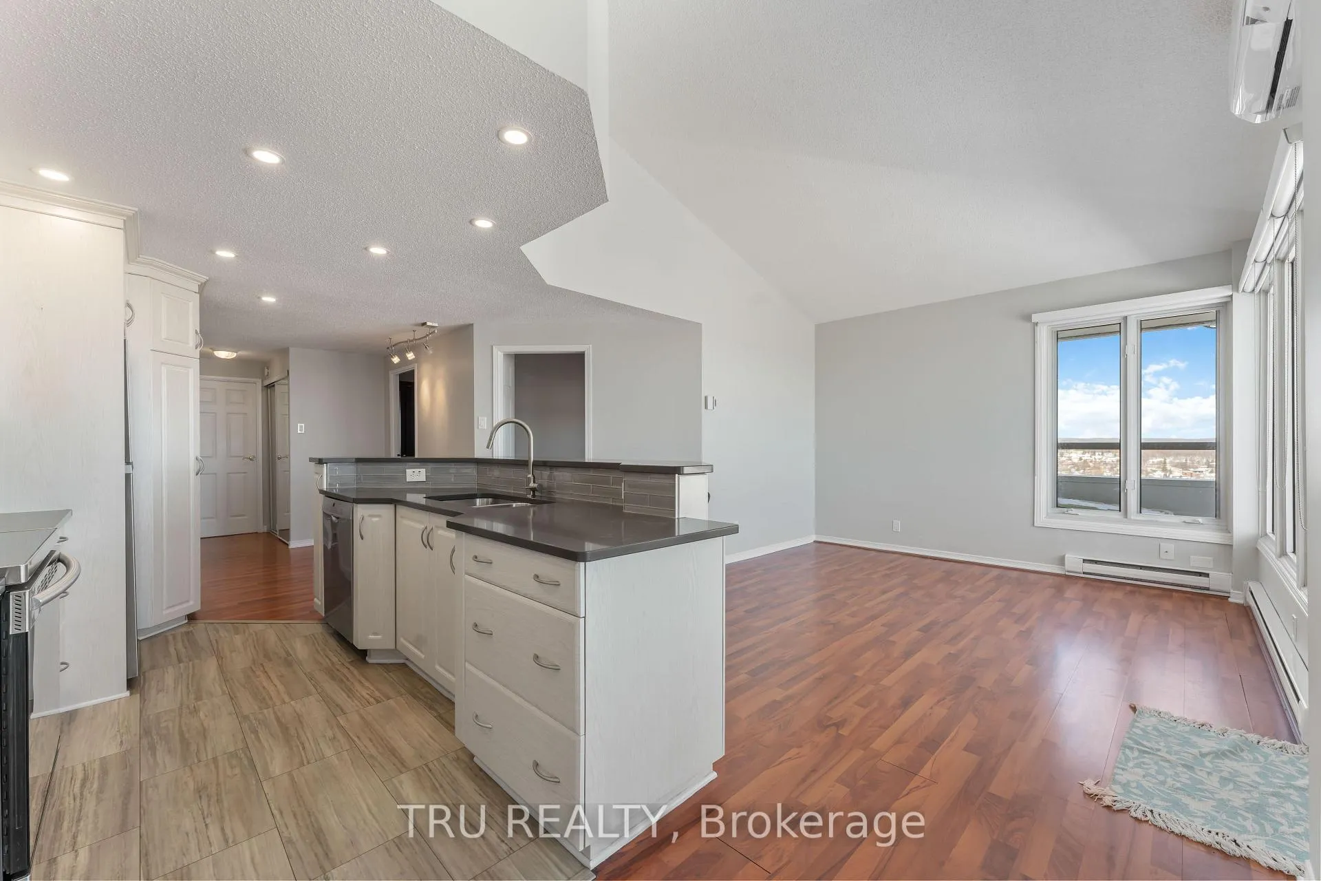 Photo 11 of Unit PH4, 158A McArthur Avenue, Ottawa, Vanier — HOMEH