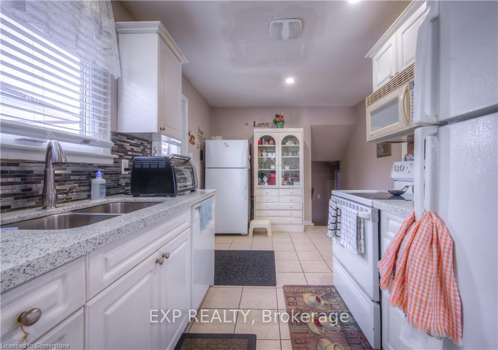Photo 5 of 74 Markwood Drive, Kitchener — HOMEH
