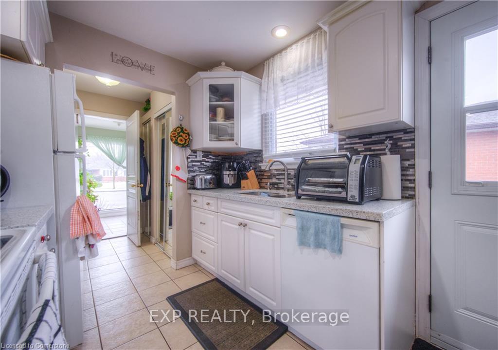 Photo 6 of 74 Markwood Drive, Kitchener — HOMEH