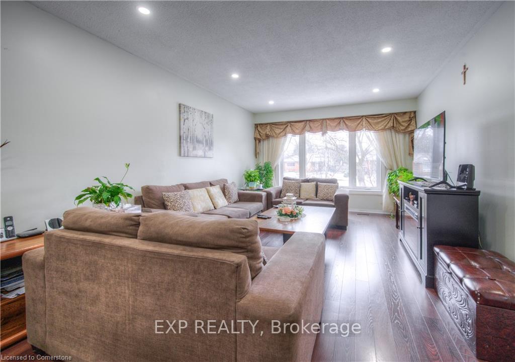 Photo 11 of 74 Markwood Drive, Kitchener — HOMEH