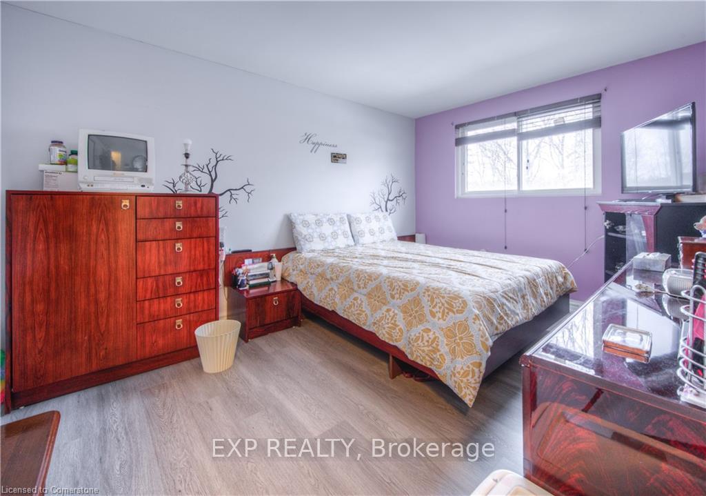 Photo 13 of 74 Markwood Drive, Kitchener — HOMEH