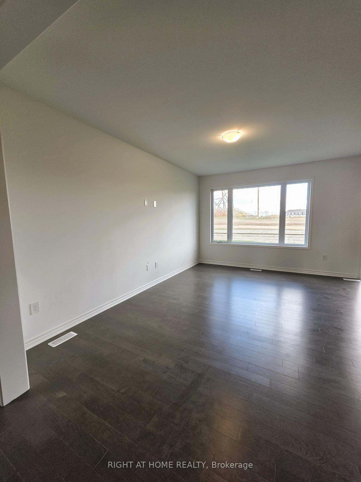 Photo 5 of 274 Millstone Street, Kitchener — HOMEH