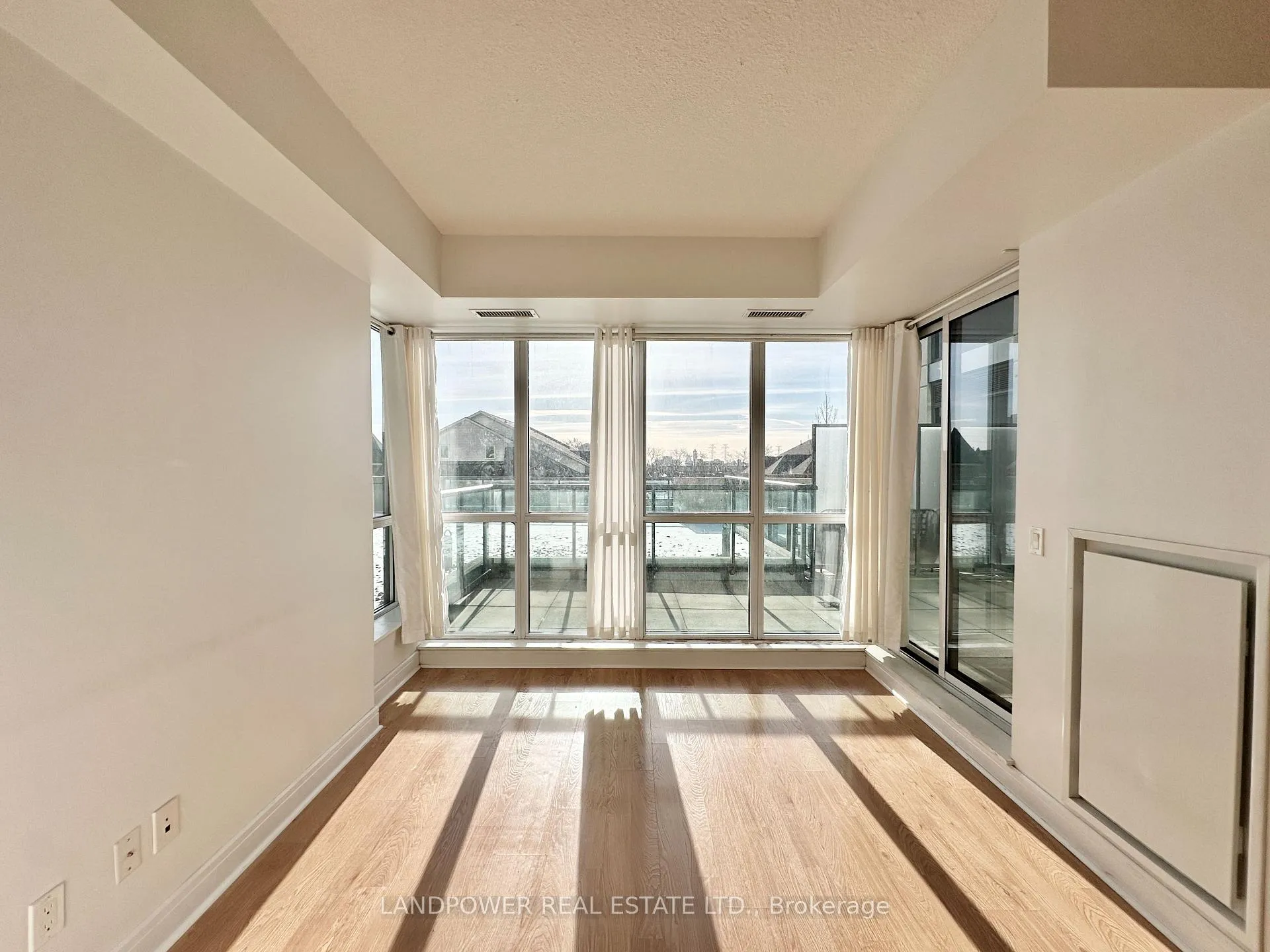 Photo 7 of Unit 315, 35 Brian Peck Crescent, Toronto, Thorncliffe Park — HOMEH