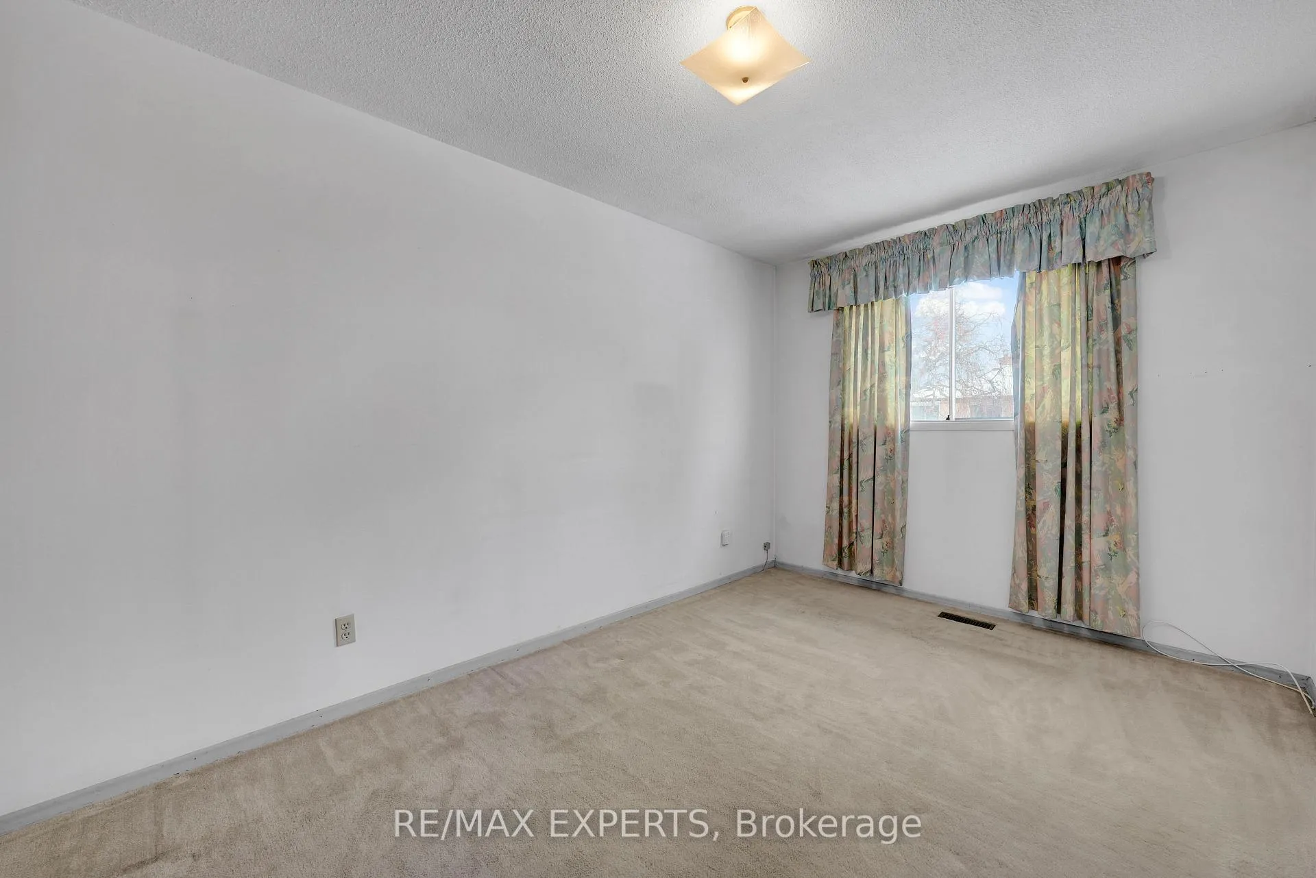 Photo 13 of 3 Milne Street, New Tecumseth, Alliston — HOMEH