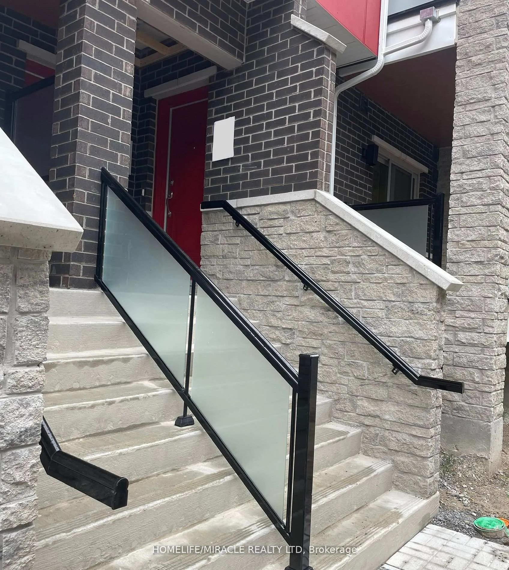 Photo 2 of Unit 607, 1034 Reflection Place, Pickering, Rural Pickering — HOMEH