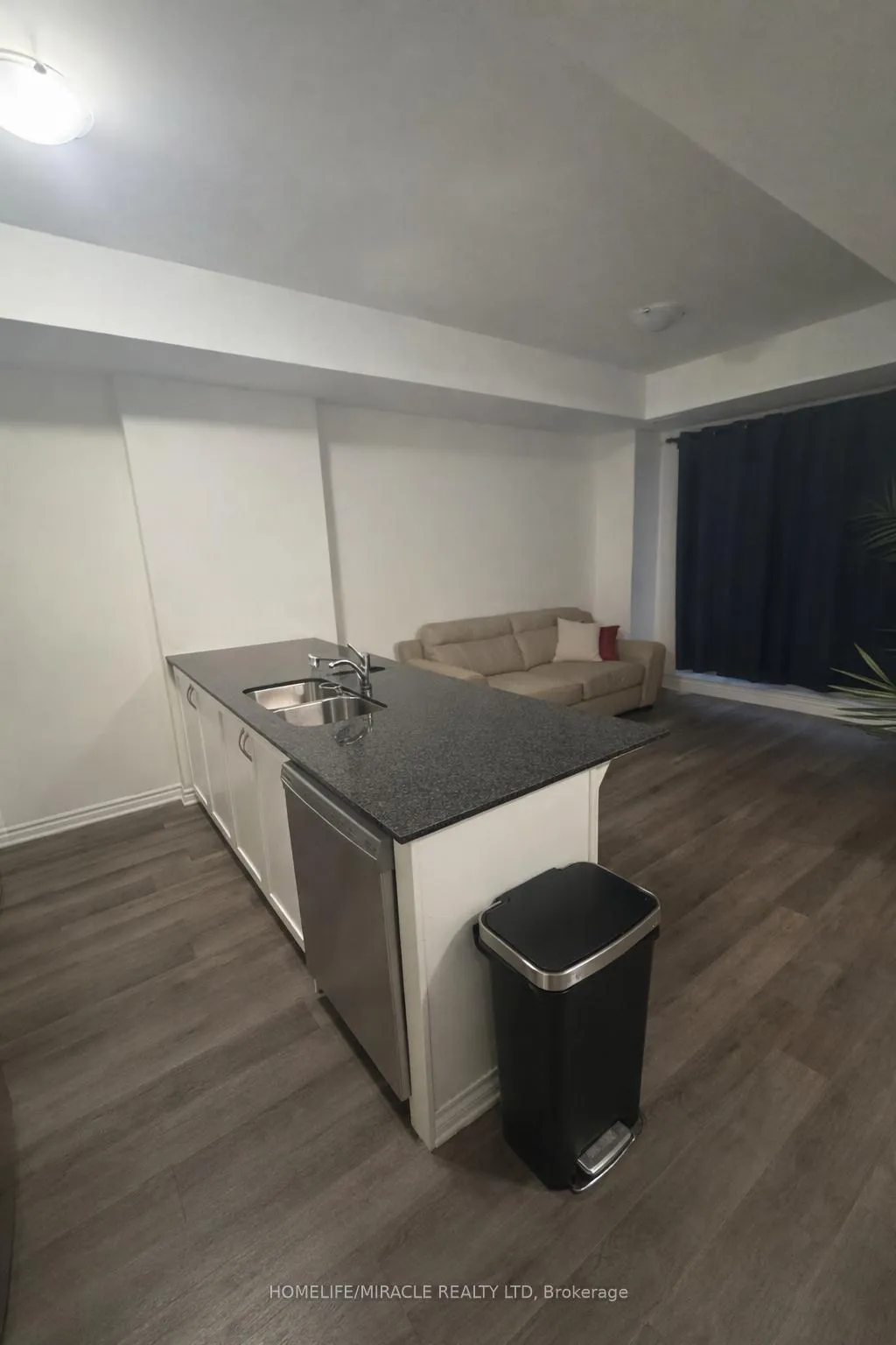 Photo 4 of Unit 607, 1034 Reflection Place, Pickering, Rural Pickering — HOMEH