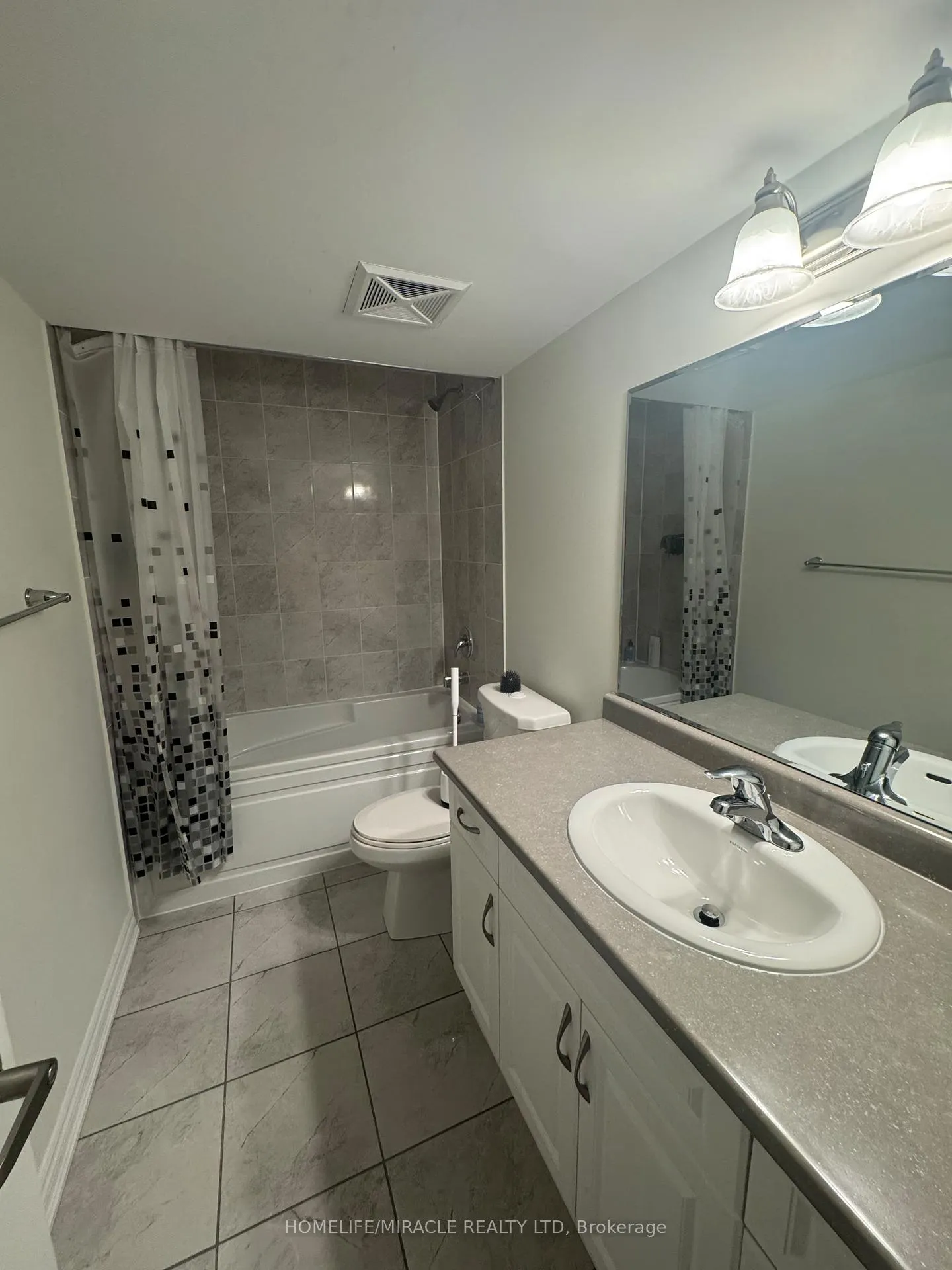 Photo 6 of Unit 607, 1034 Reflection Place, Pickering, Rural Pickering — HOMEH