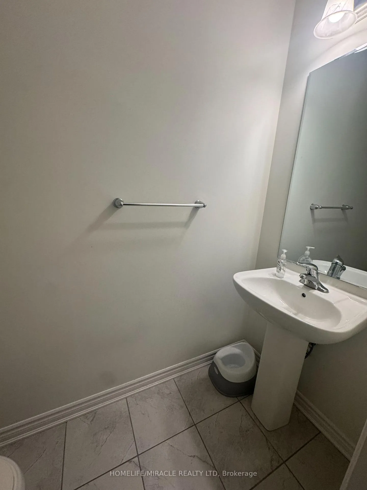 Photo 7 of Unit 607, 1034 Reflection Place, Pickering, Rural Pickering — HOMEH
