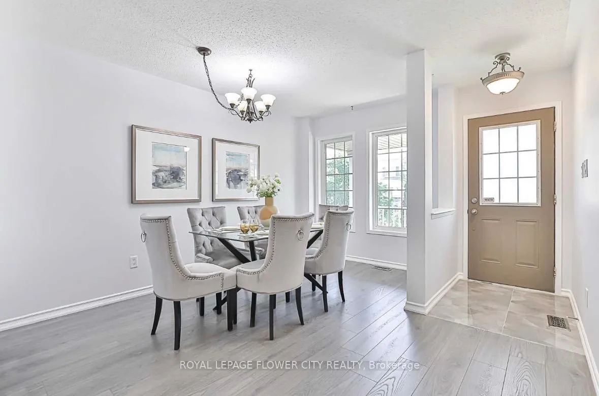 Photo 3 of 852 Taggart Crescent, Oshawa, Pinecrest — HOMEH
