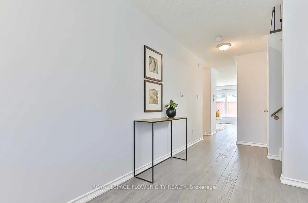 Photo 4 of 852 Taggart Crescent, Oshawa, Pinecrest — HOMEH