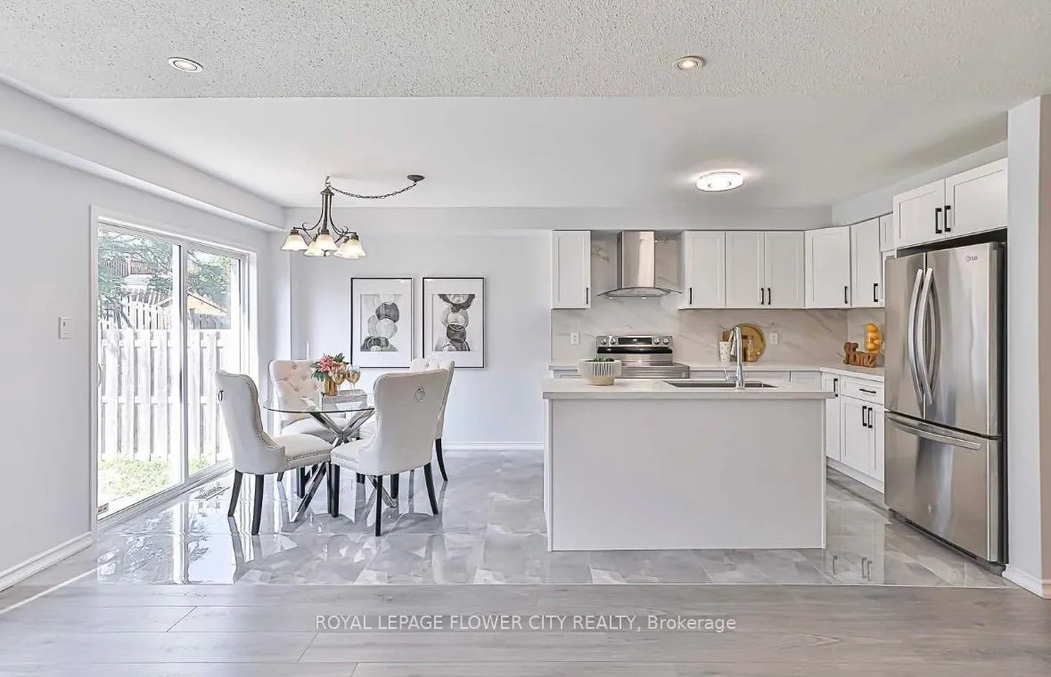 Photo 7 of 852 Taggart Crescent, Oshawa, Pinecrest — HOMEH