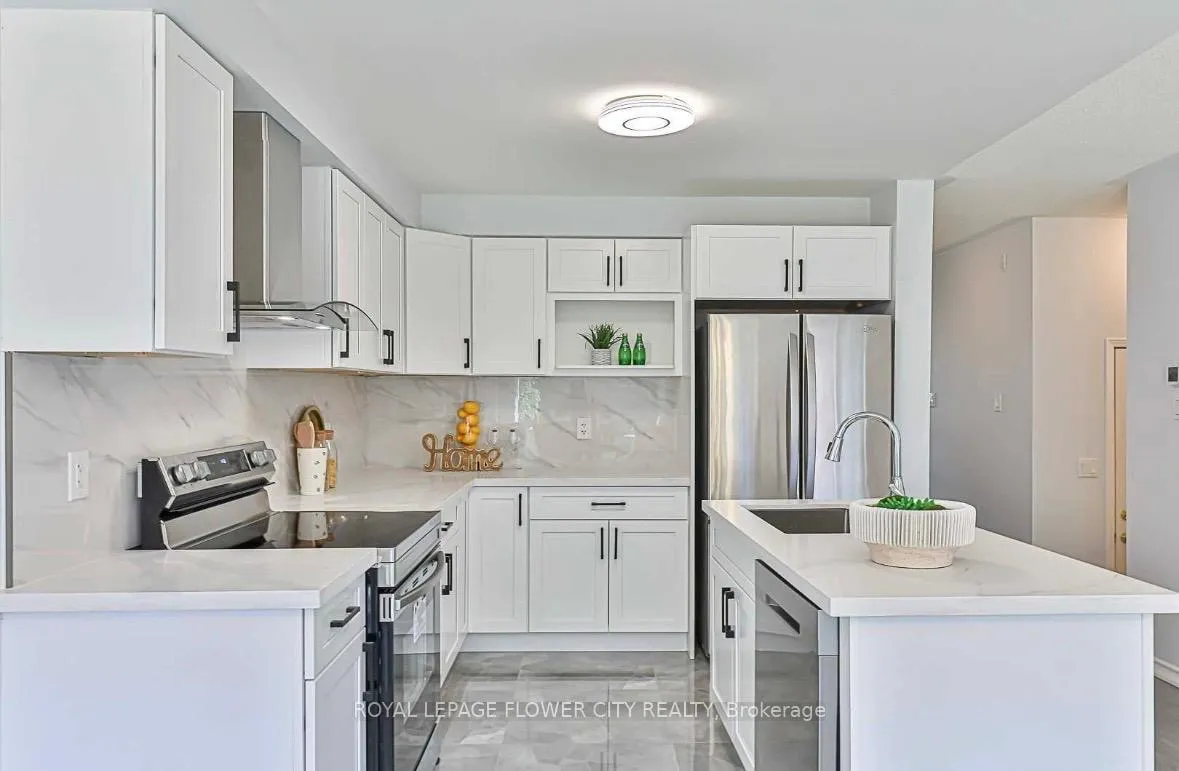 Photo 8 of 852 Taggart Crescent, Oshawa, Pinecrest — HOMEH