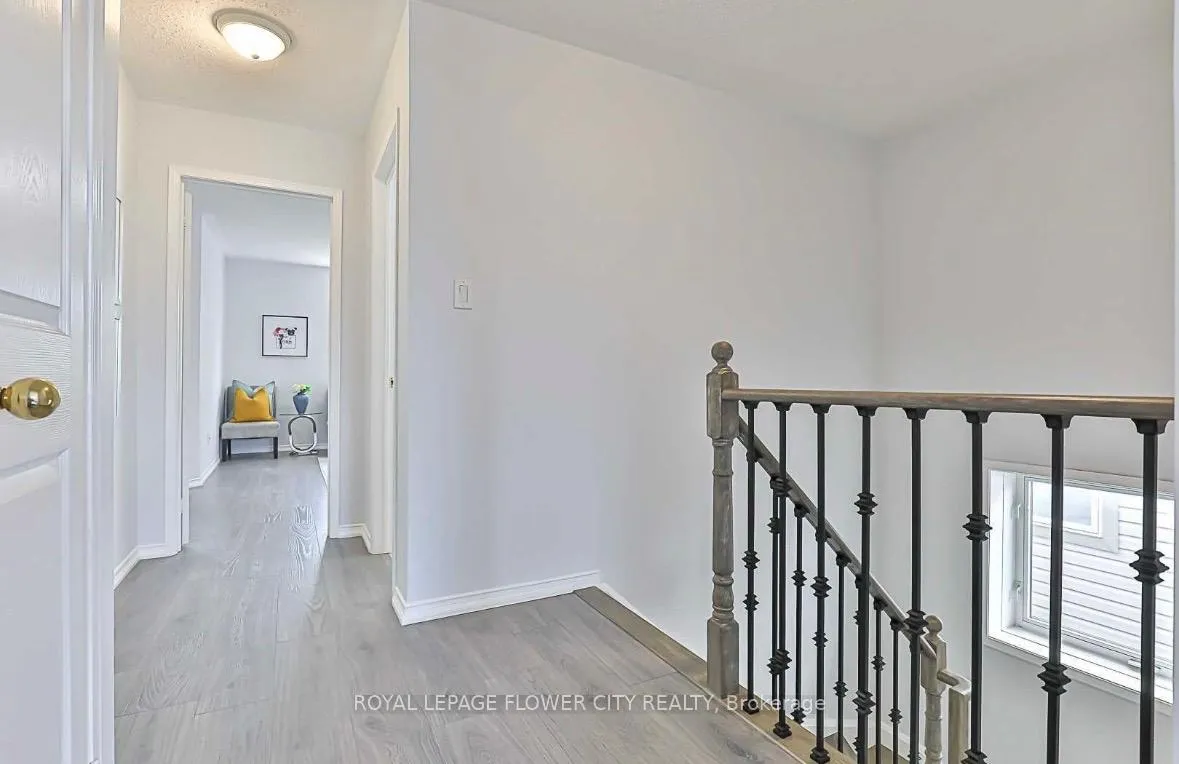 Photo 10 of 852 Taggart Crescent, Oshawa, Pinecrest — HOMEH