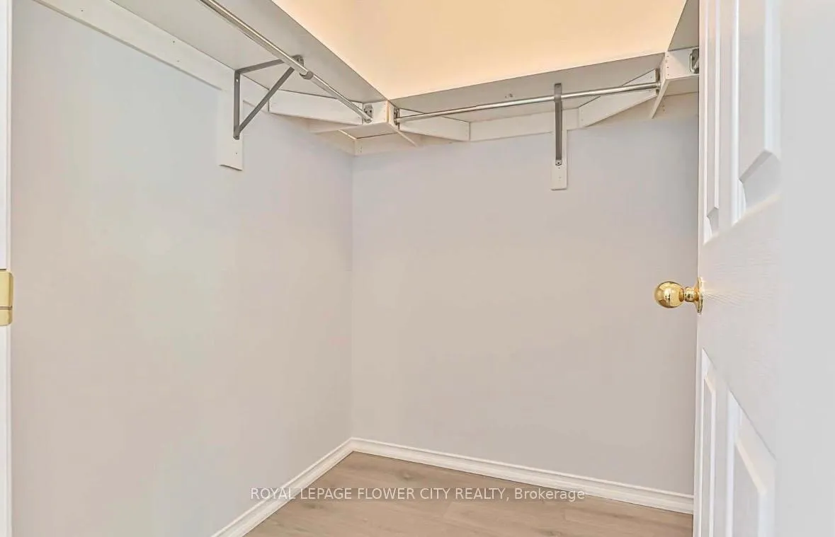 Photo 14 of 852 Taggart Crescent, Oshawa, Pinecrest — HOMEH