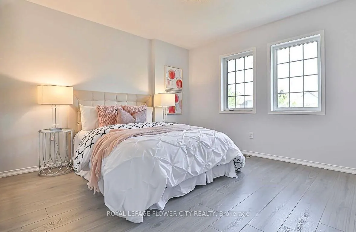 Photo 15 of 852 Taggart Crescent, Oshawa, Pinecrest — HOMEH