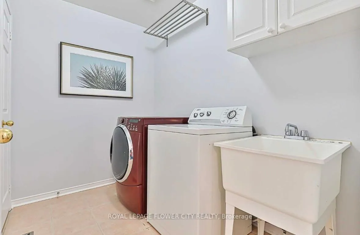 Photo 18 of 852 Taggart Crescent, Oshawa, Pinecrest — HOMEH