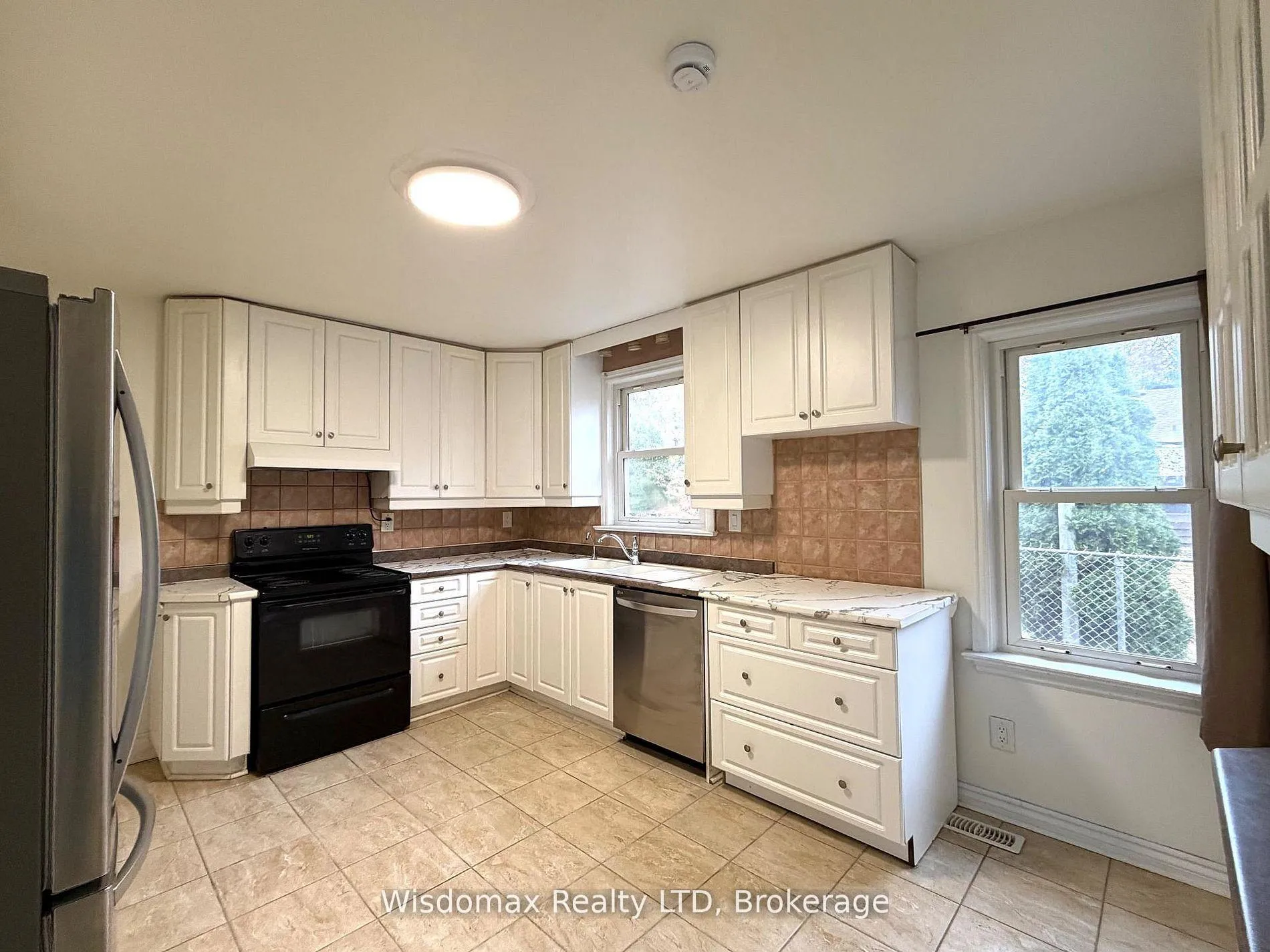 Photo 13 of Unit mainfloor, 6481 Erwin Crescent, Niagara Falls, Dorchester — HOMEH