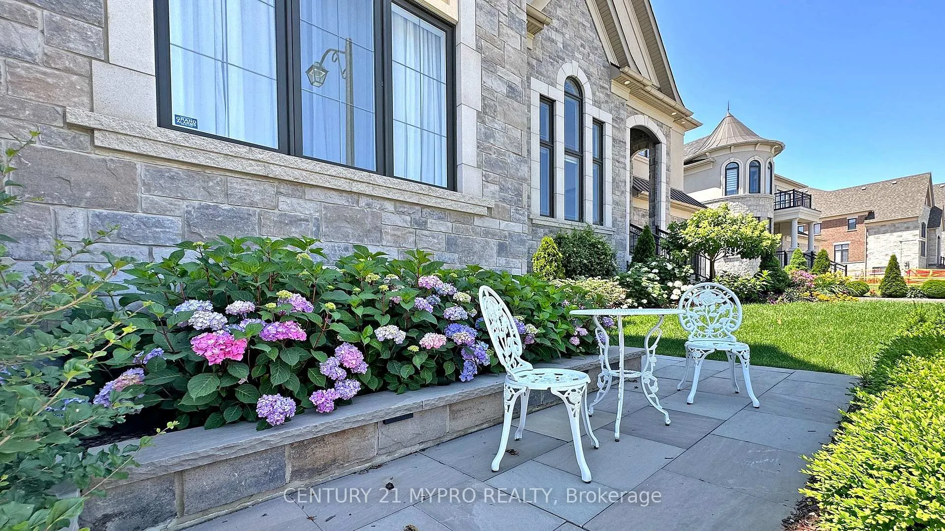 Photo 7 of 140 Lady Jessica Drive, Vaughan, Patterson — HOMEH