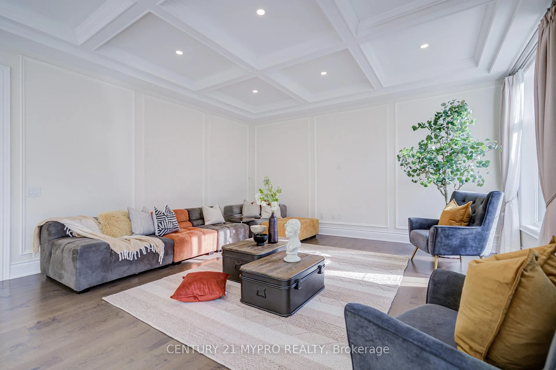 Photo 14 of 140 Lady Jessica Drive, Vaughan, Patterson — HOMEH