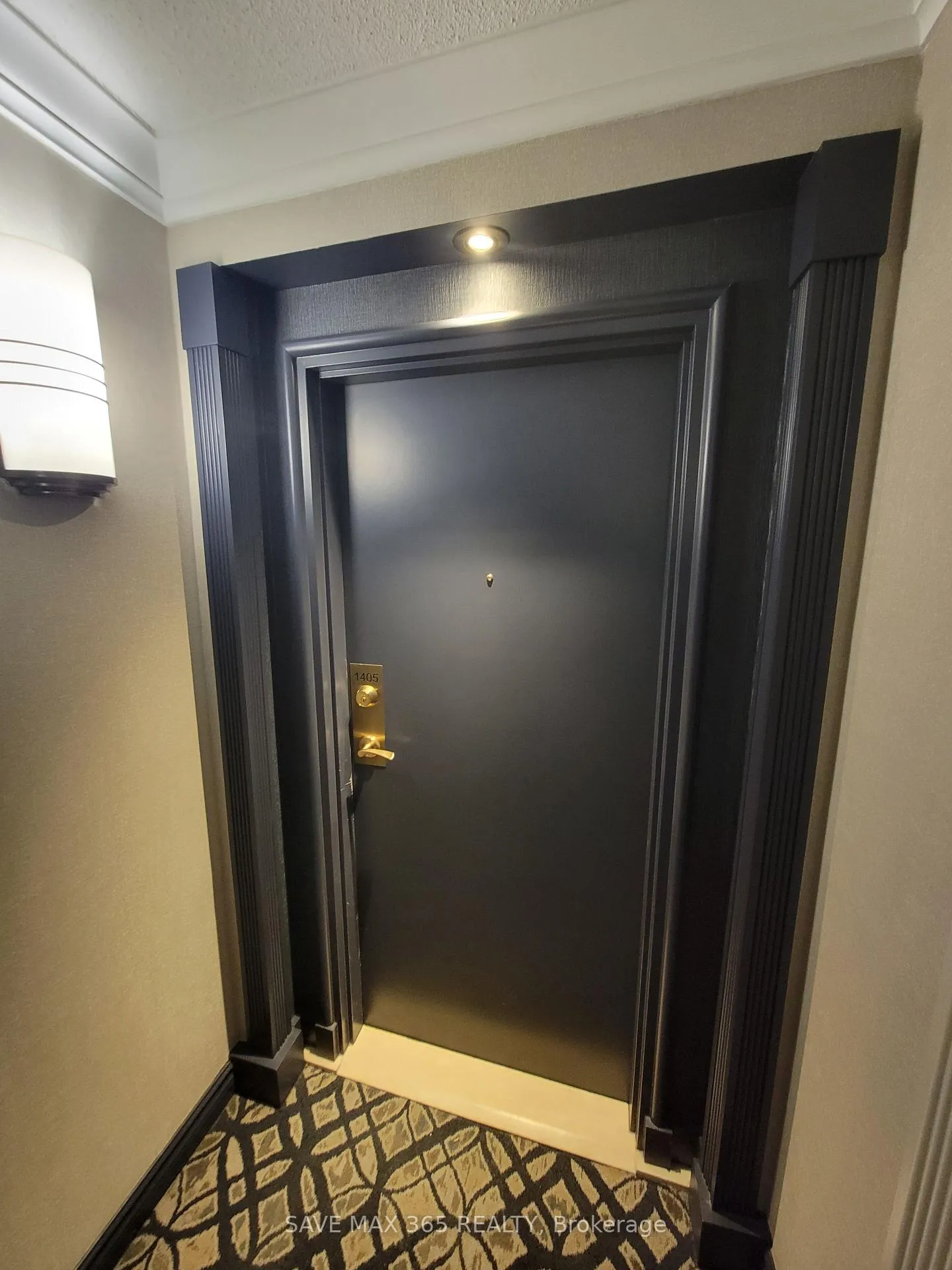 Front of Unit 1405, 330 Mccowan Route