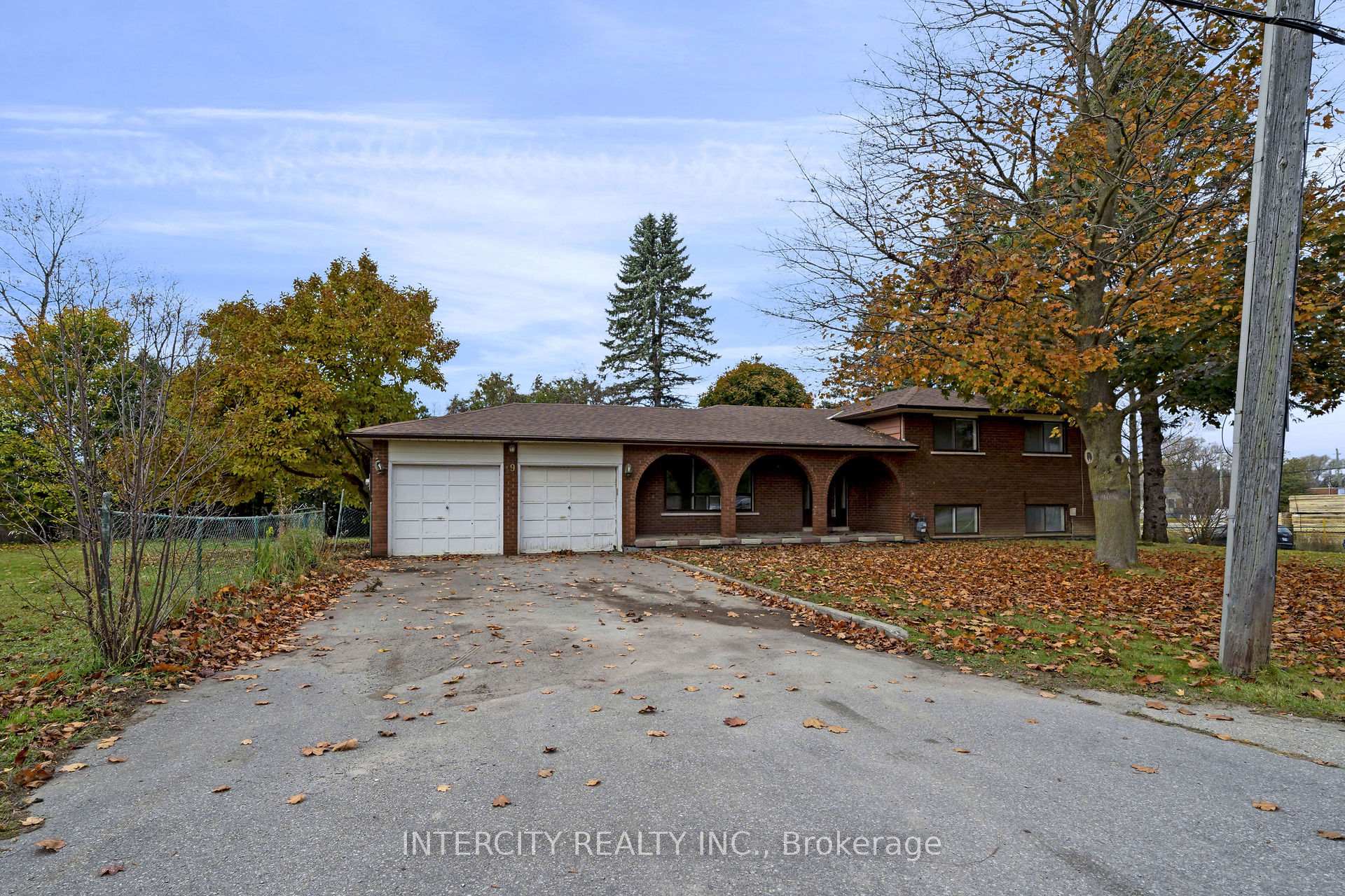 Photo 1 of 19 Patricia Drive, King, King City — HOMEH
