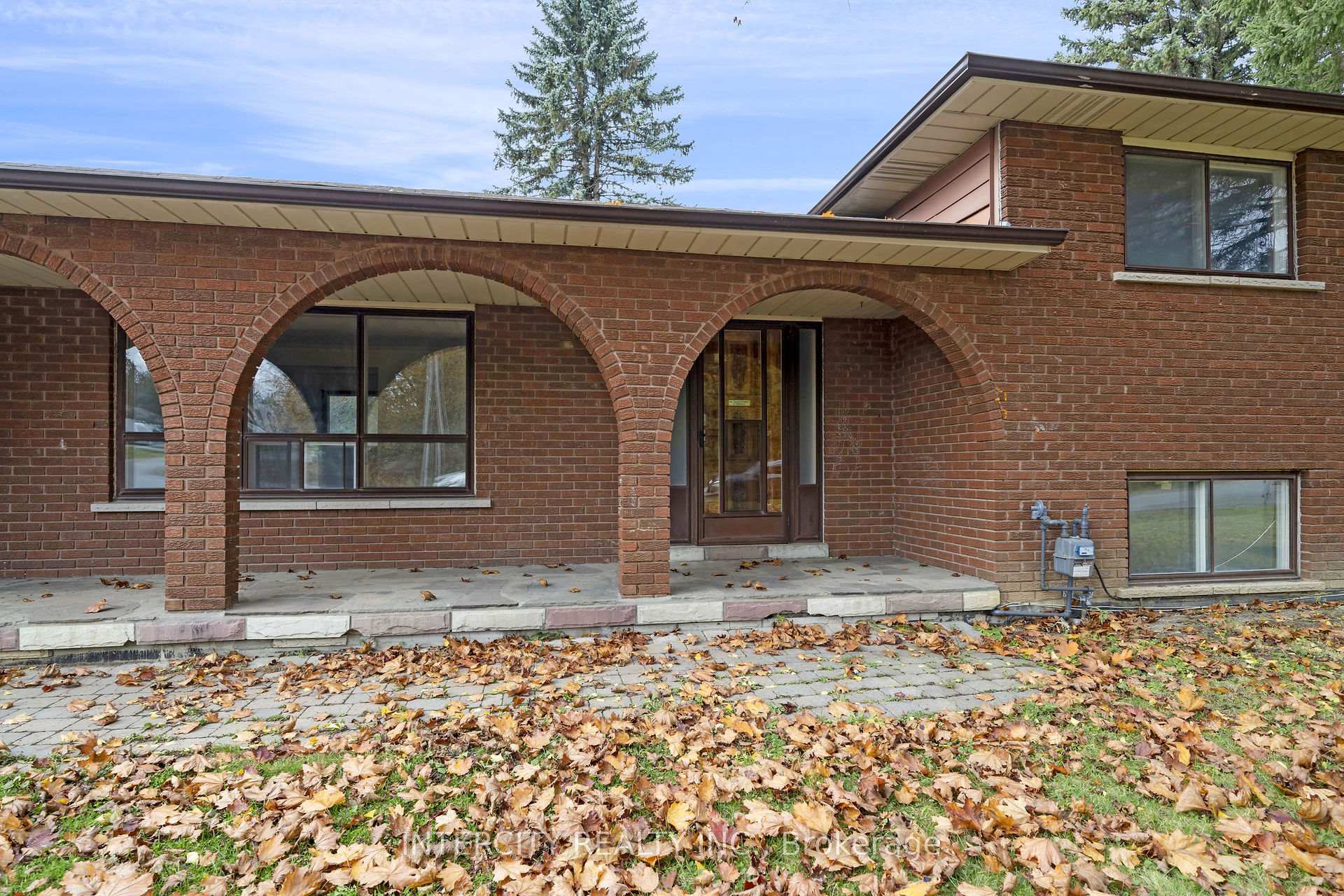 Photo 4 of 19 Patricia Drive, King, King City — HOMEH