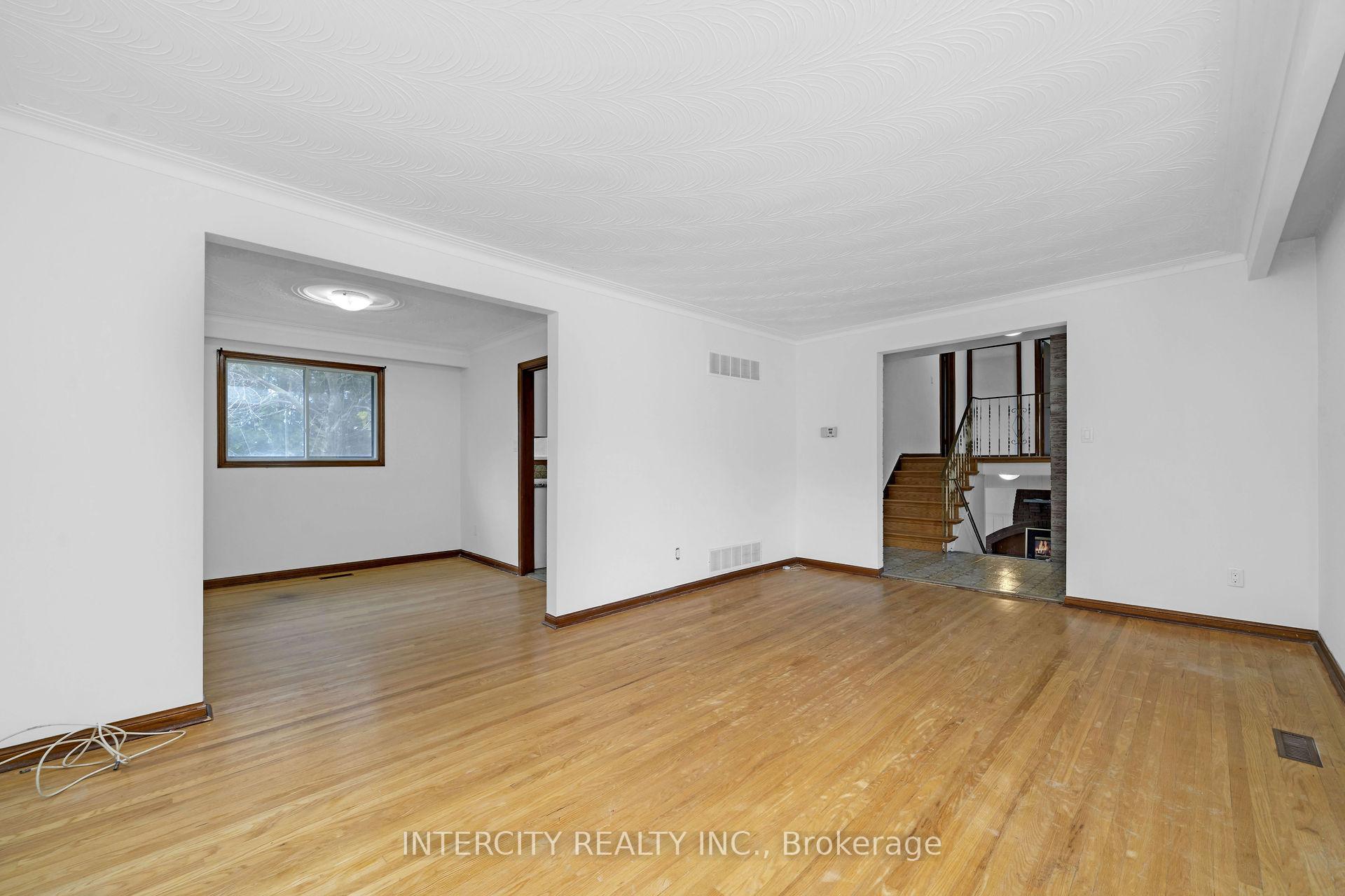 Photo 8 of 19 Patricia Drive, King, King City — HOMEH