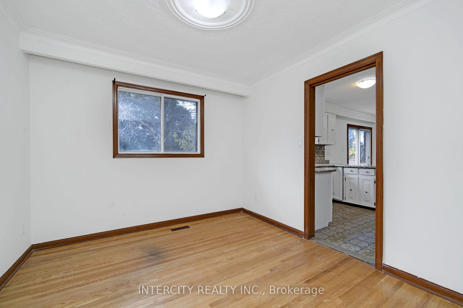 Photo 9 of 19 Patricia Drive, King, King City — HOMEH