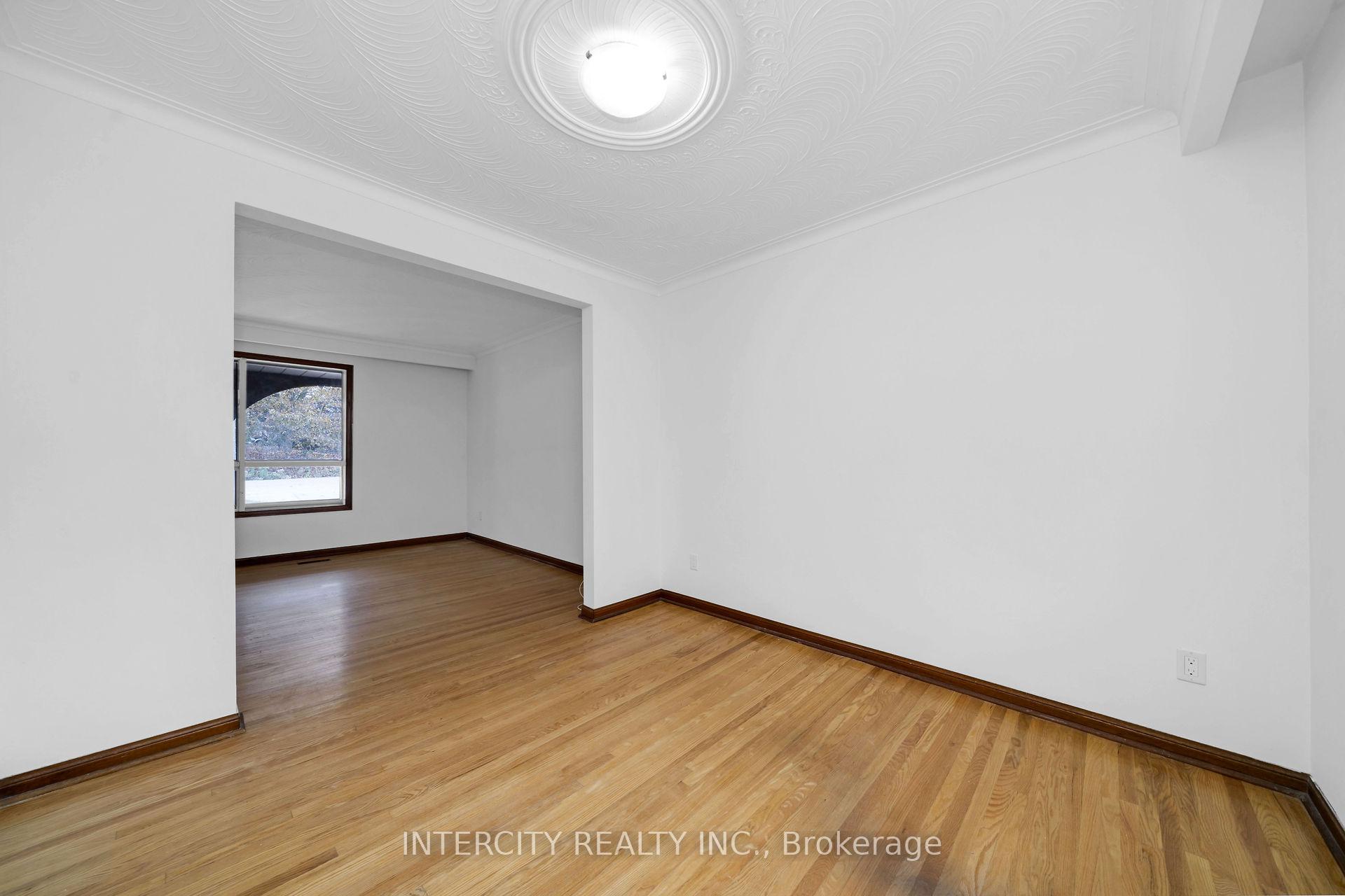 Photo 10 of 19 Patricia Drive, King, King City — HOMEH