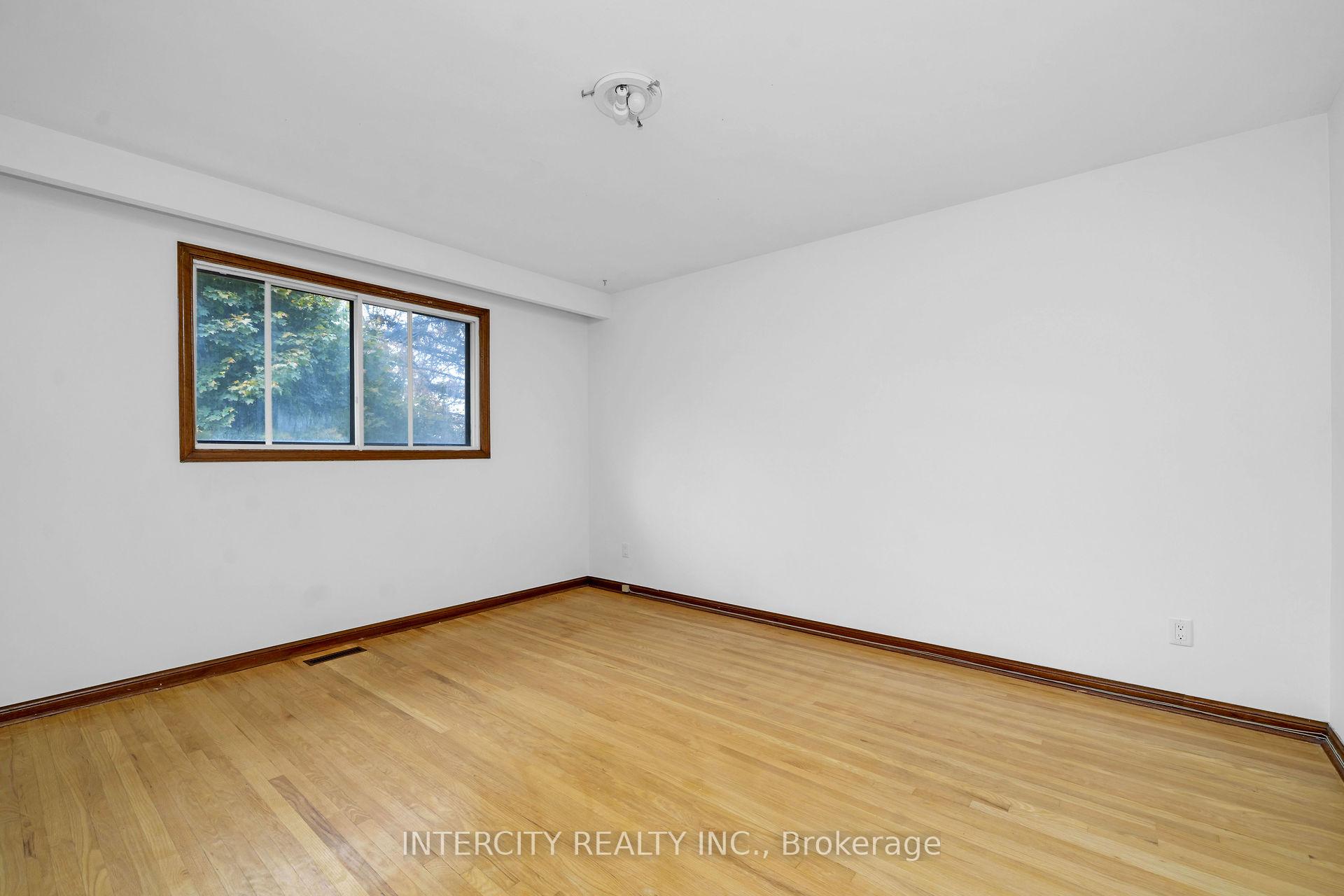 Photo 16 of 19 Patricia Drive, King, King City — HOMEH