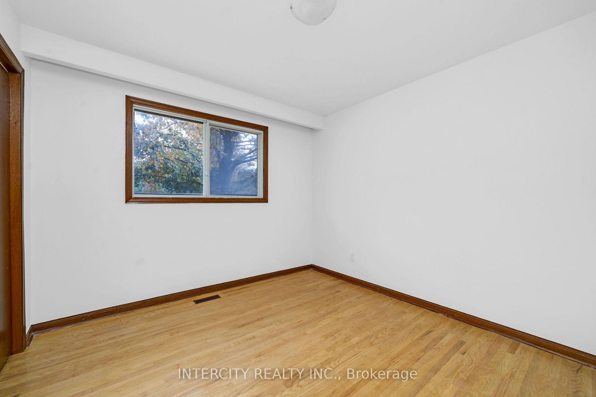 Photo 20 of 19 Patricia Drive, King, King City — HOMEH