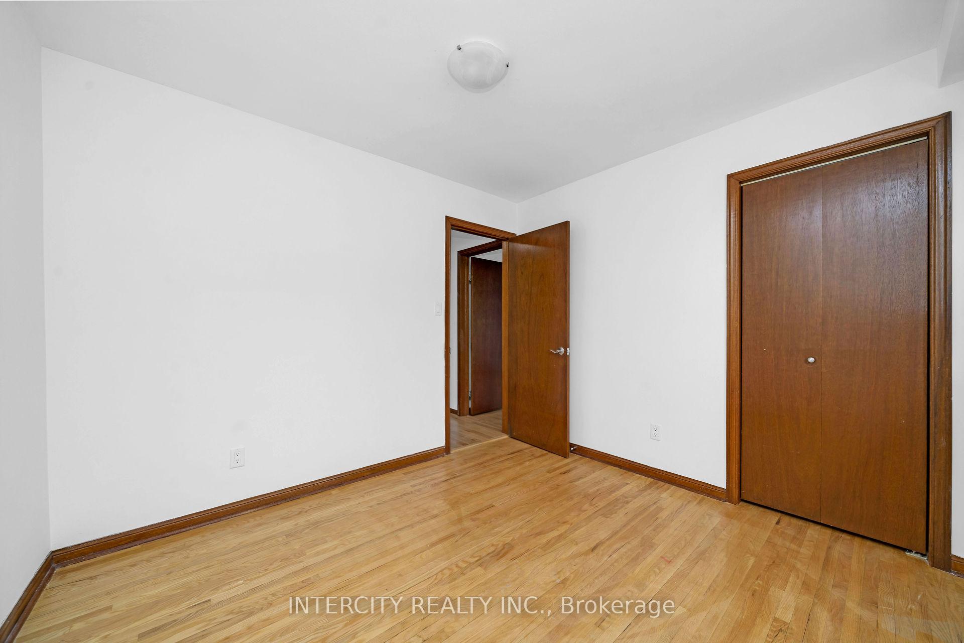 Photo 21 of 19 Patricia Drive, King, King City — HOMEH