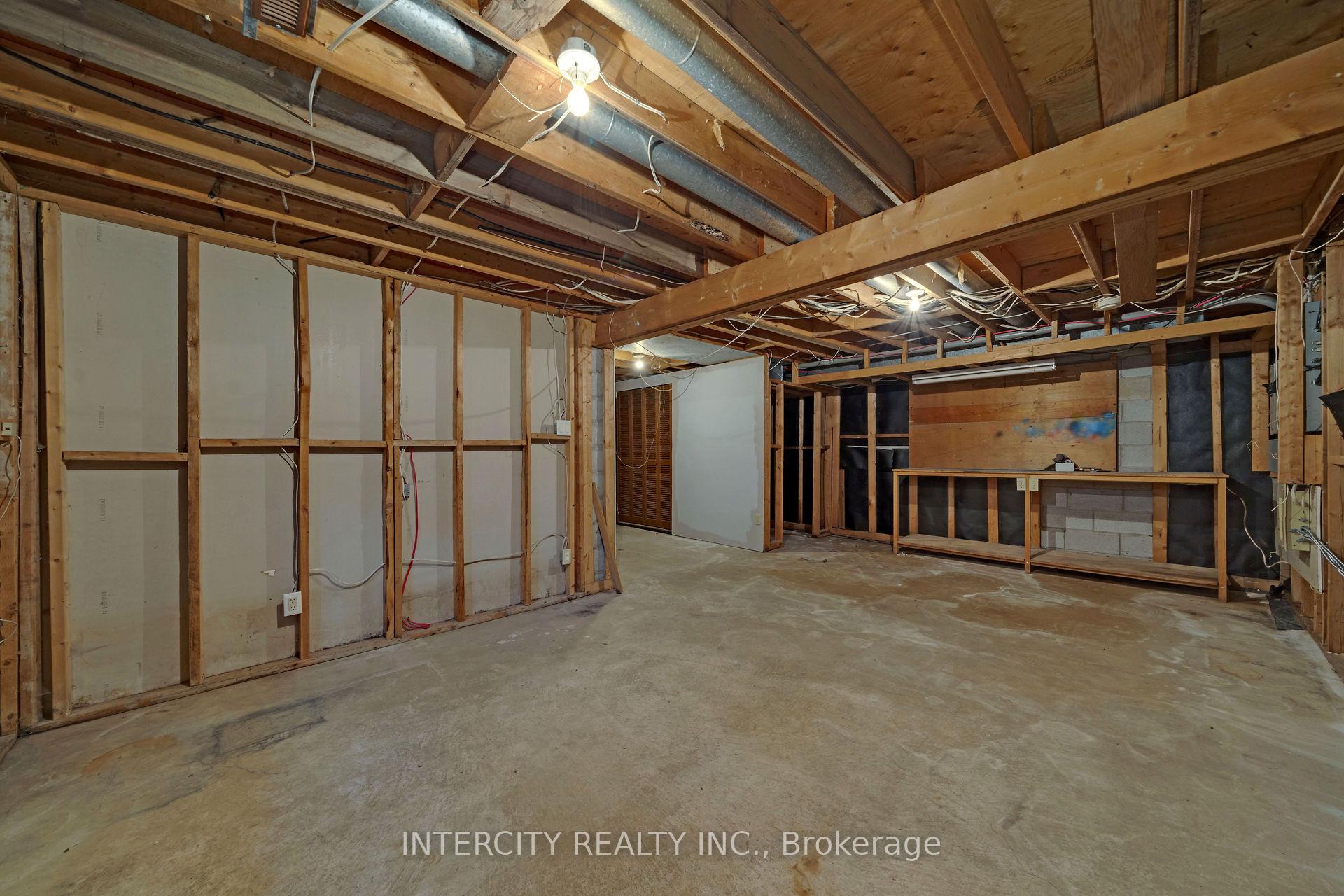 Photo 29 of 19 Patricia Drive, King, King City — HOMEH