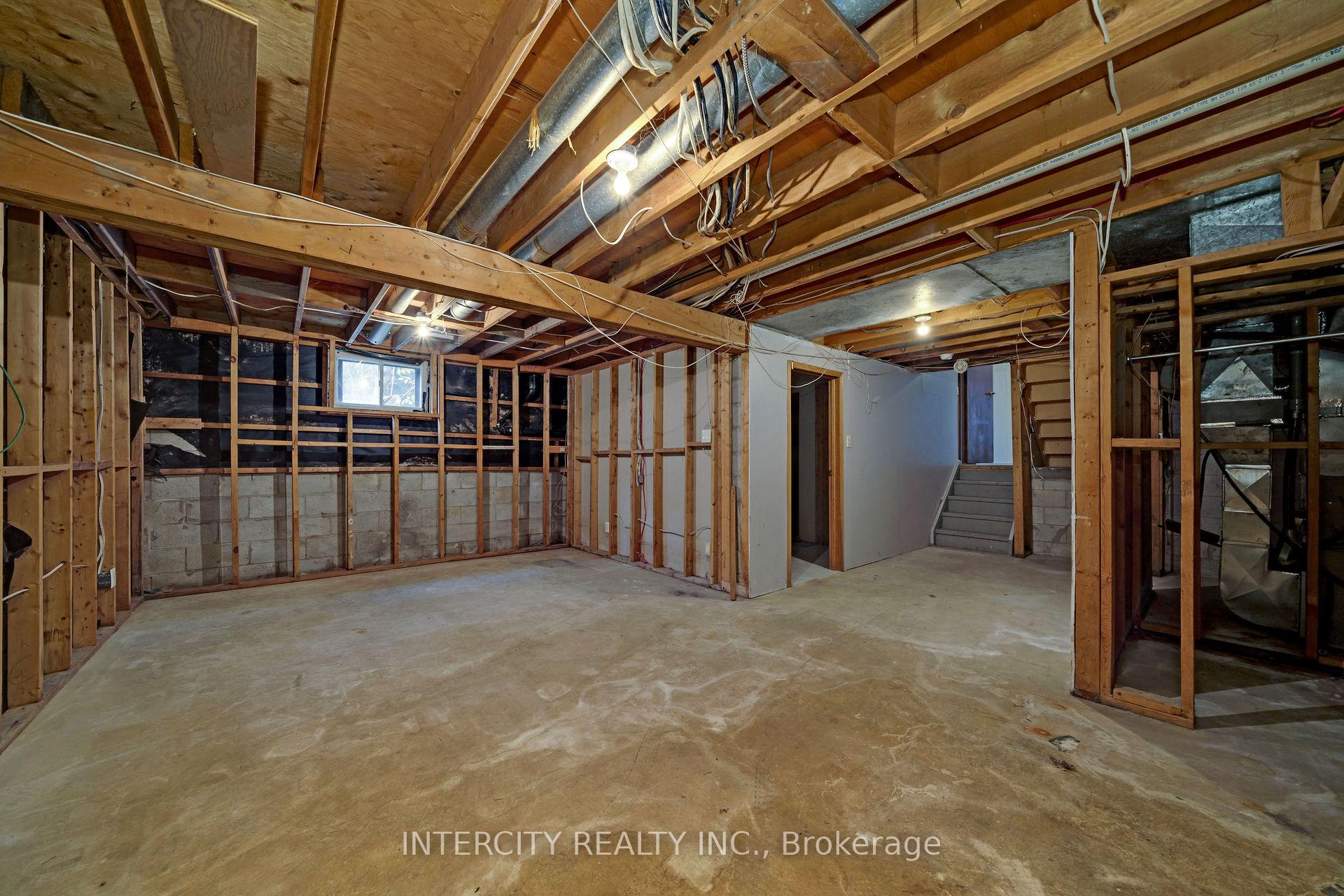 Photo 30 of 19 Patricia Drive, King, King City — HOMEH