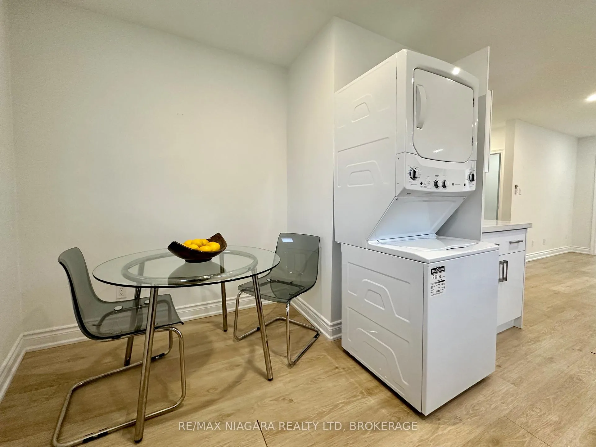 Photo 2 of Unit 2, 6063 Main Street, Niagara Falls, Dorchester — HOMEH