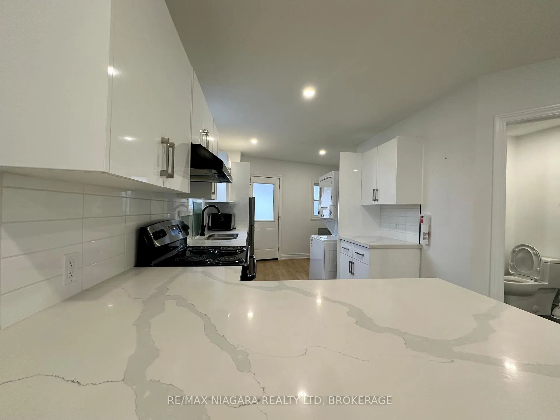 Photo 3 of Unit 2, 6063 Main Street, Niagara Falls, Dorchester — HOMEH