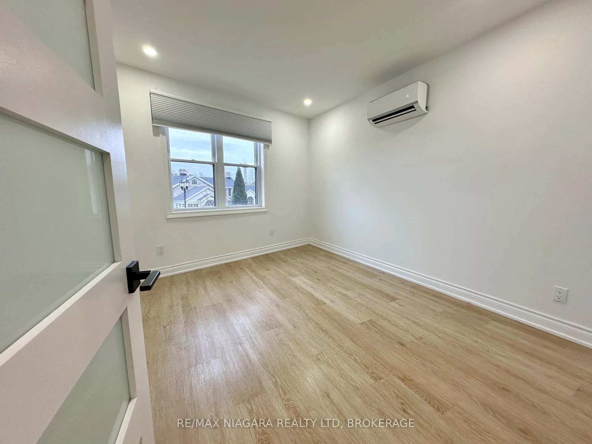 Photo 5 of Unit 2, 6063 Main Street, Niagara Falls, Dorchester — HOMEH