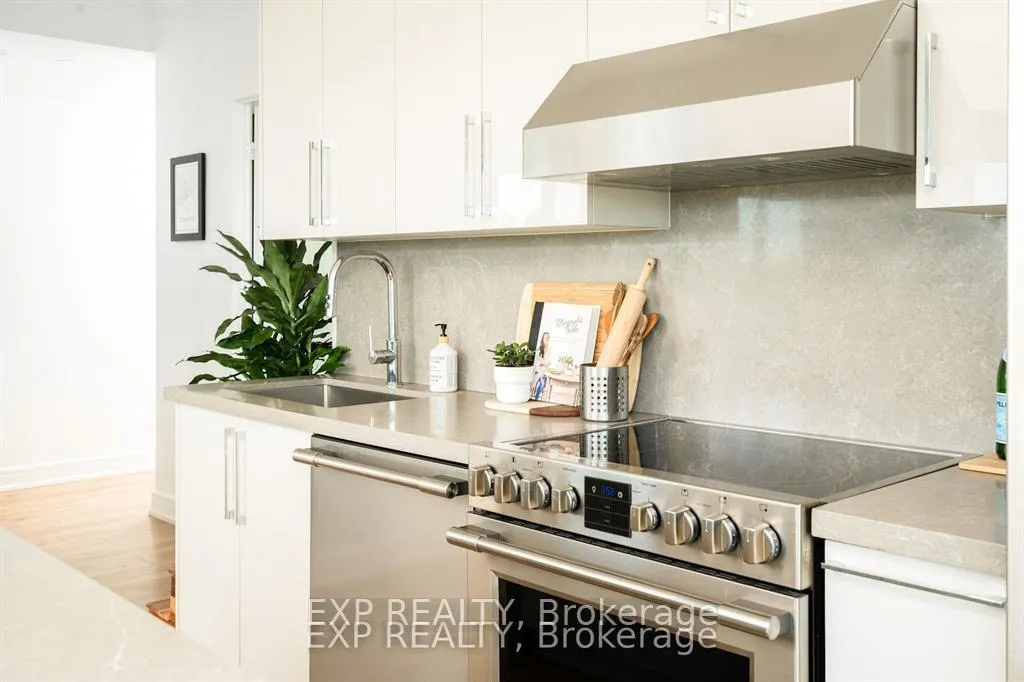 Photo 2 of Unit 501, 35 Brian Peck Crescent, Toronto, Thorncliffe Park — HOMEH