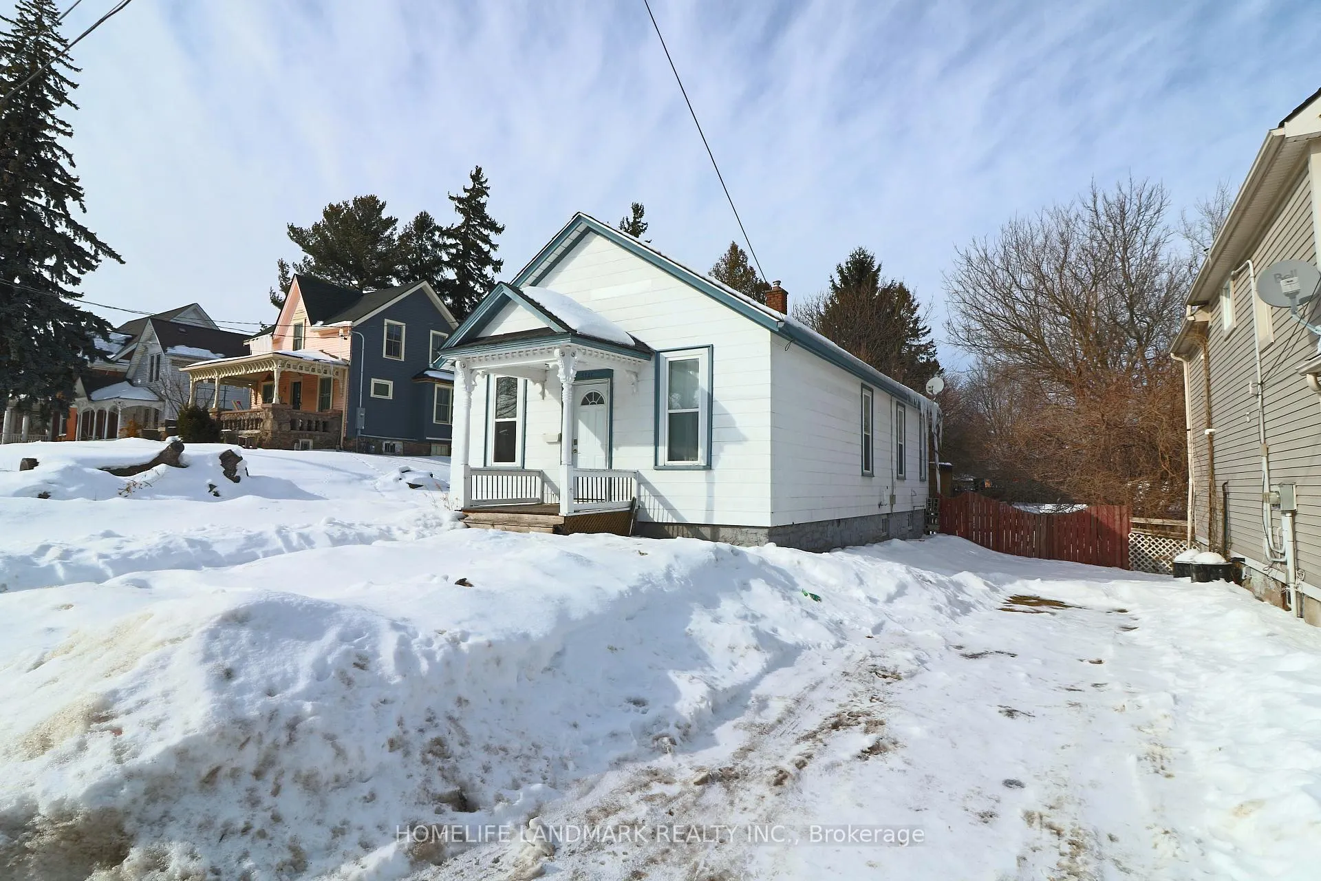 Photo 2 of 5761 Peer Street, Niagara Falls, Dorchester — HOMEH