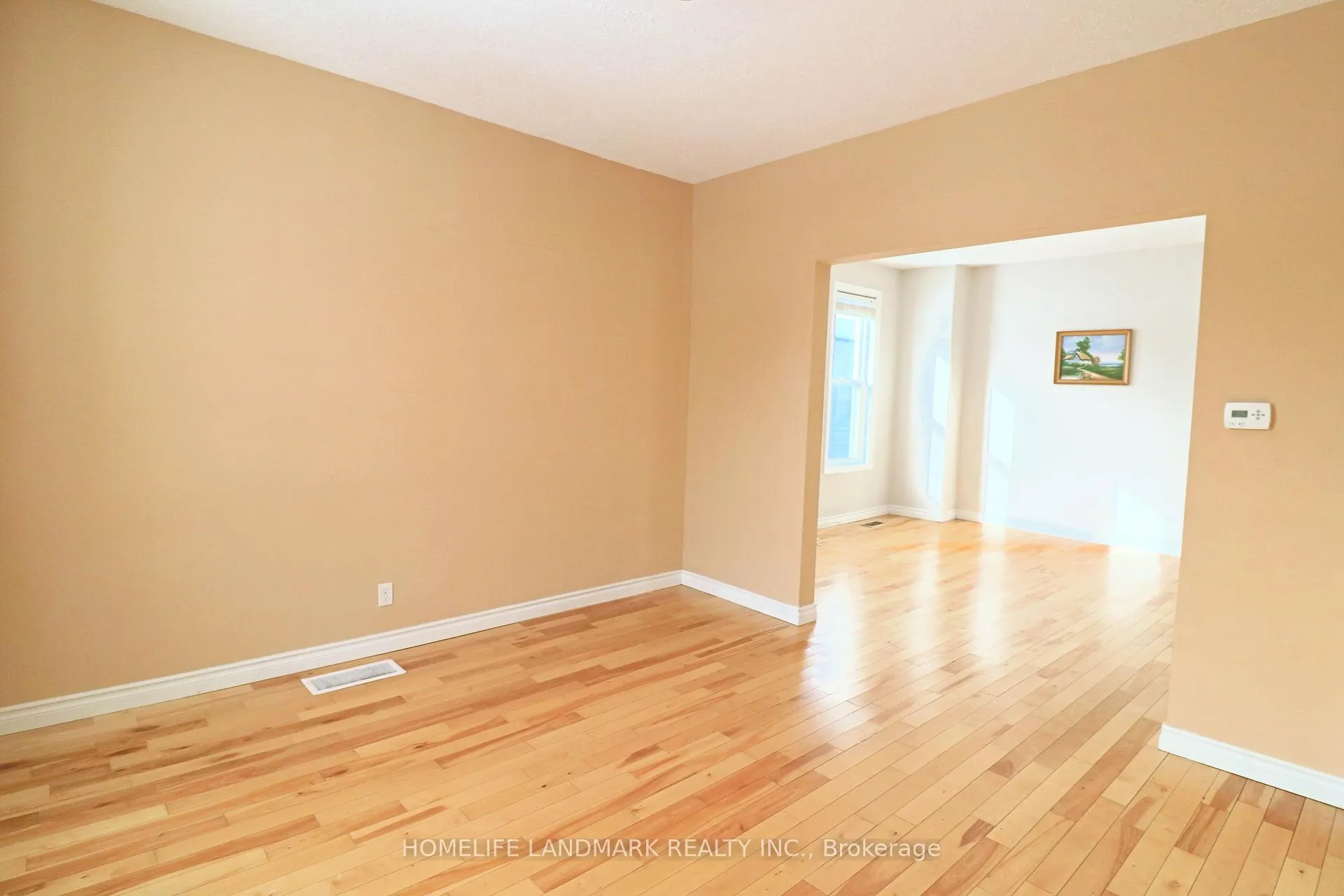 Photo 4 of 5761 Peer Street, Niagara Falls, Dorchester — HOMEH