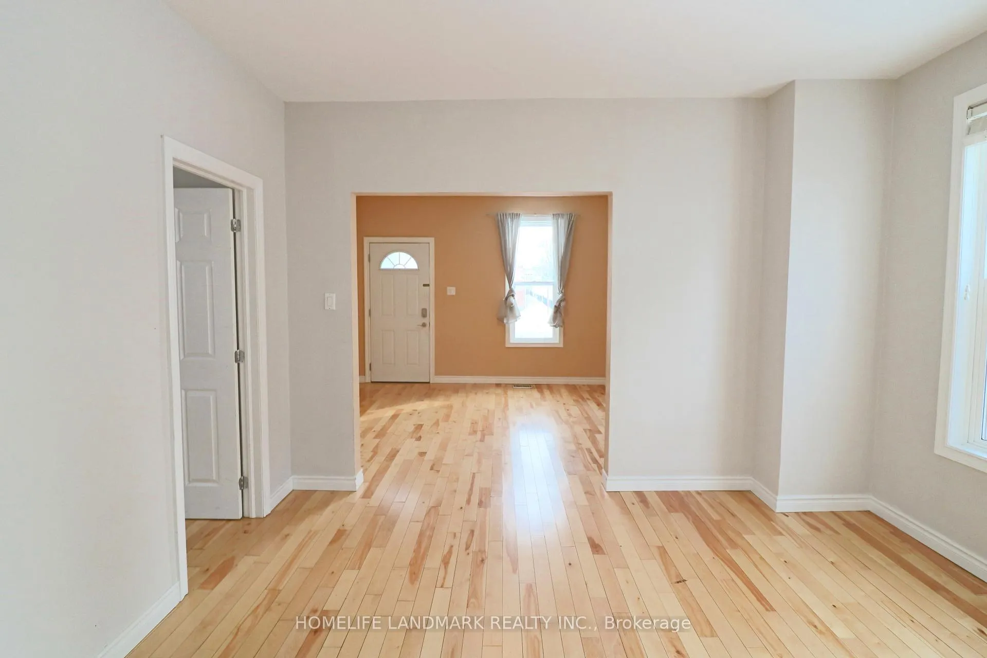 Photo 7 of 5761 Peer Street, Niagara Falls, Dorchester — HOMEH