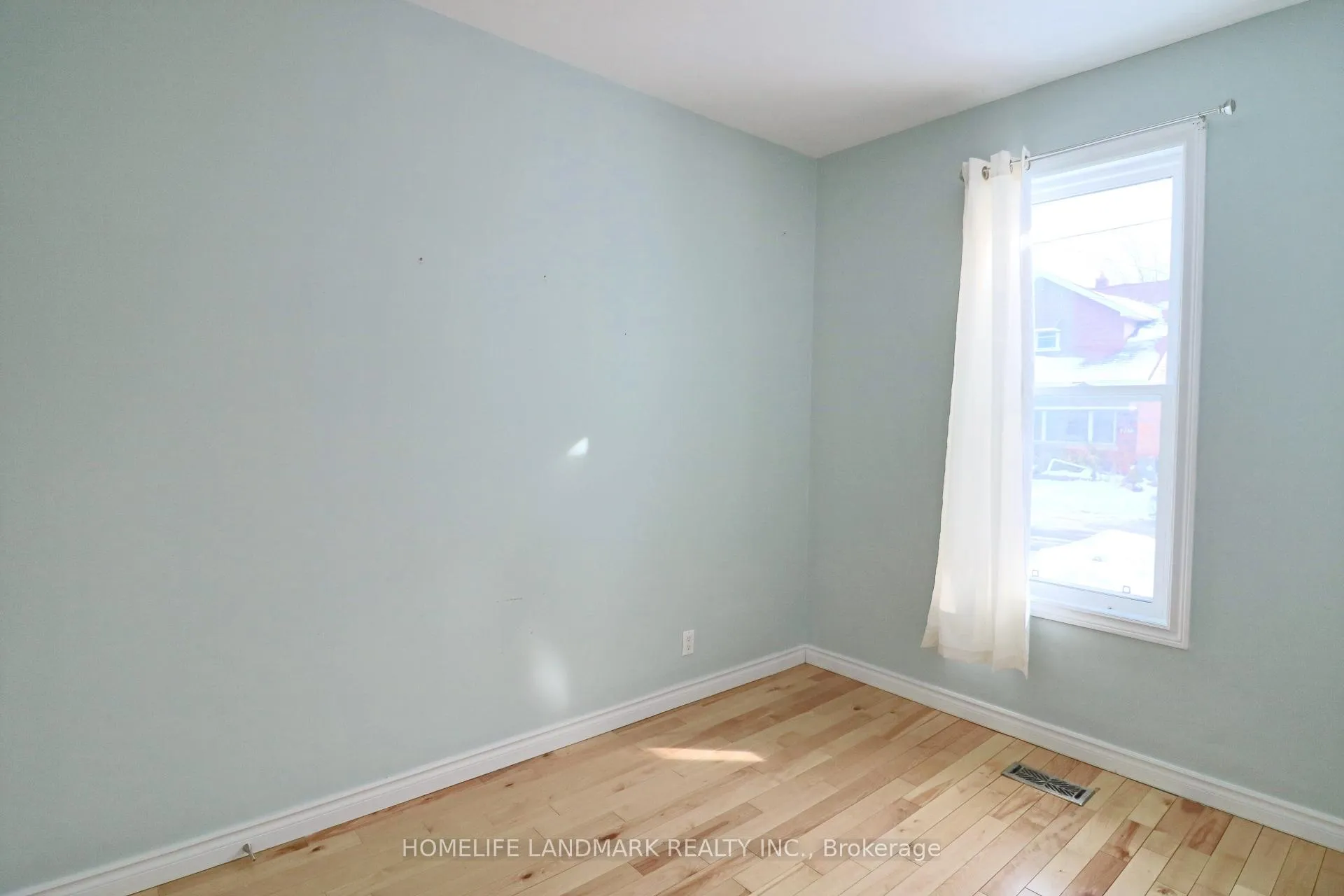 Photo 11 of 5761 Peer Street, Niagara Falls, Dorchester — HOMEH