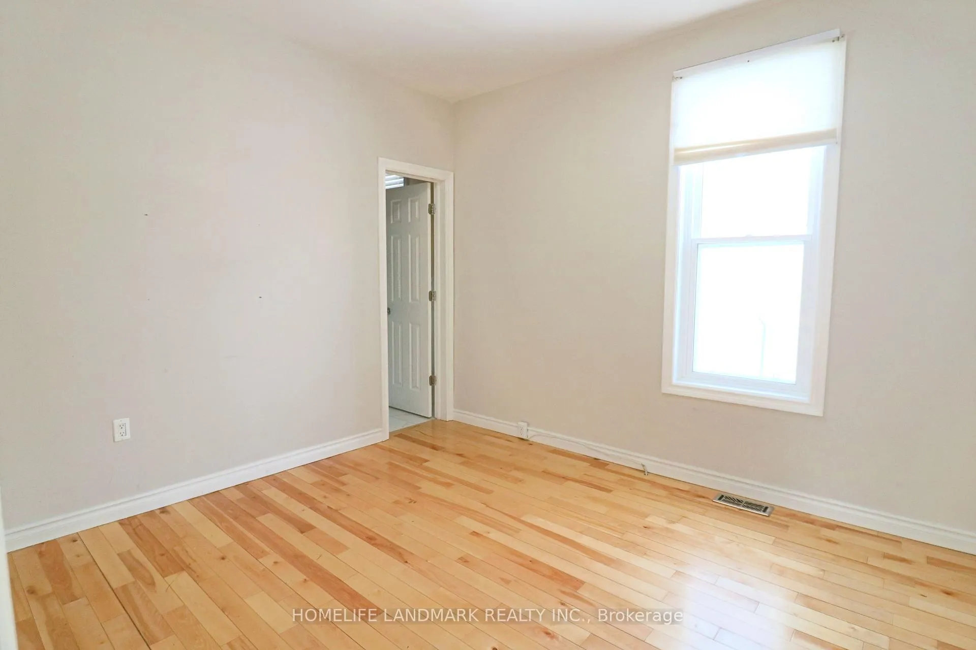 Photo 12 of 5761 Peer Street, Niagara Falls, Dorchester — HOMEH