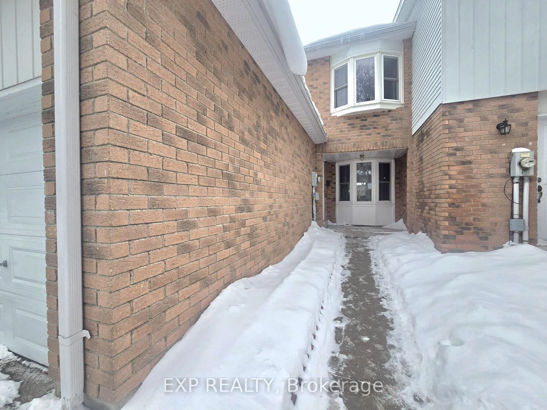 Photo 2 of Unit 44, 700 Harmony Road N, Oshawa, Pinecrest — HOMEH