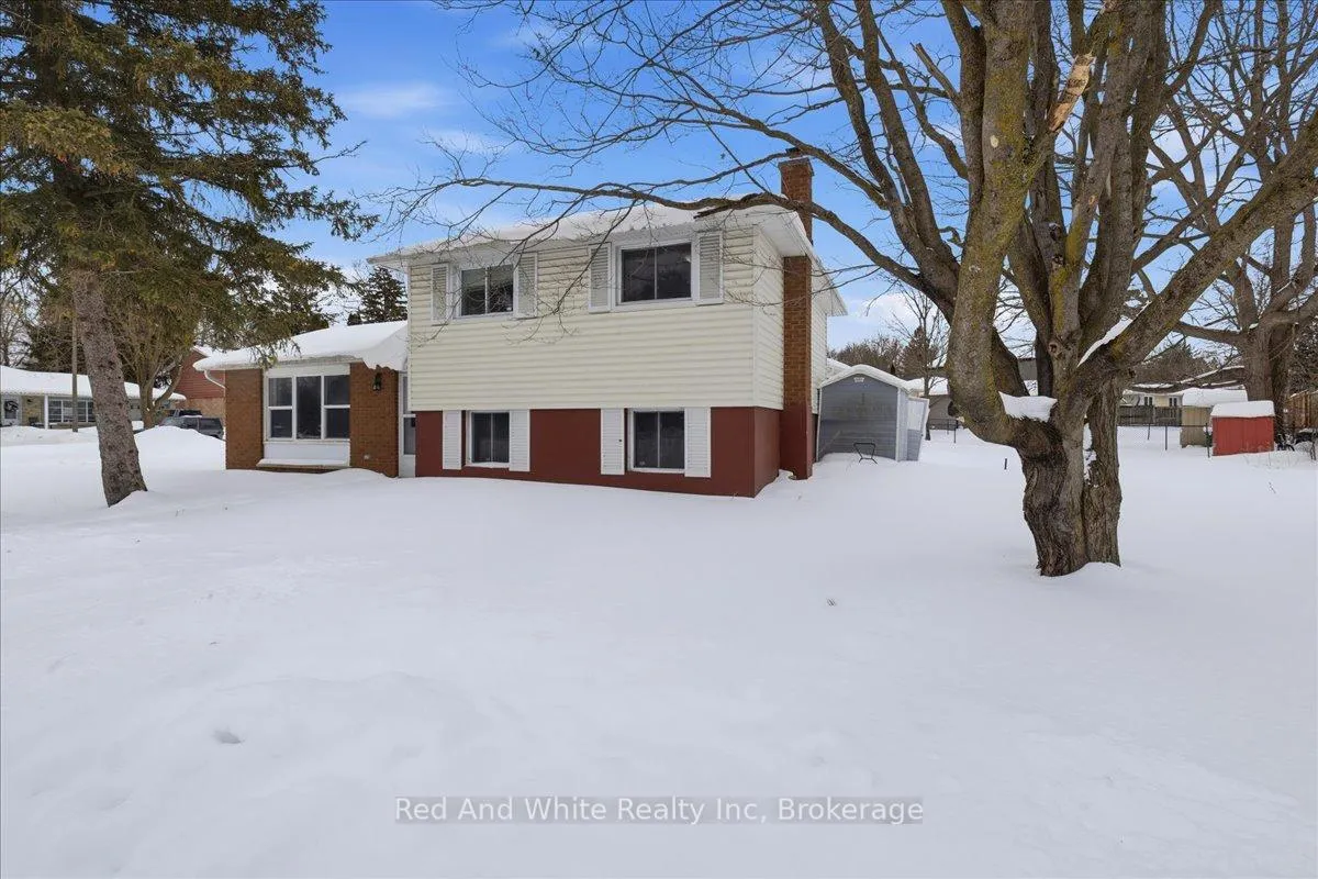 Front of 400 Midwood Crescent