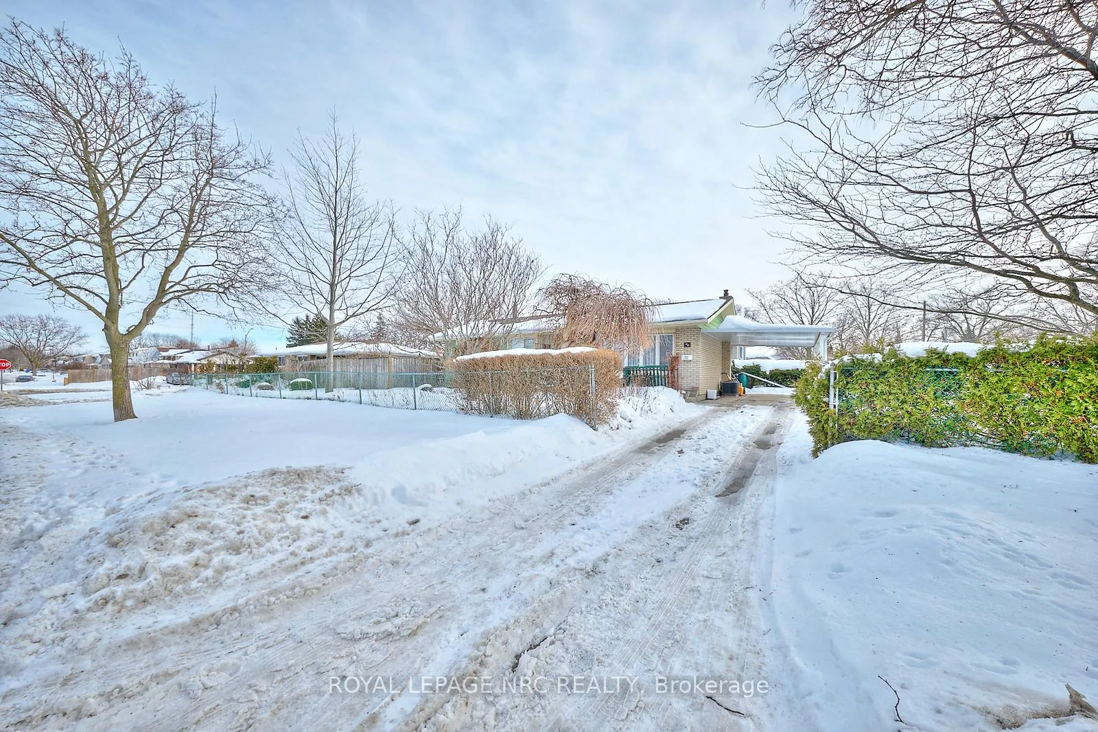 Photo 2 of 32 Oxford Street, St. Catharines, Secord Woods — HOMEH