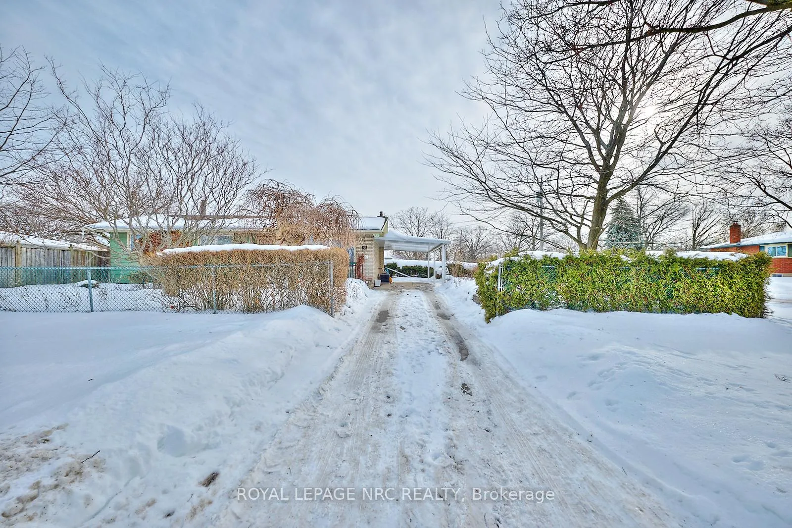 Photo 3 of 32 Oxford Street, St. Catharines, Secord Woods — HOMEH