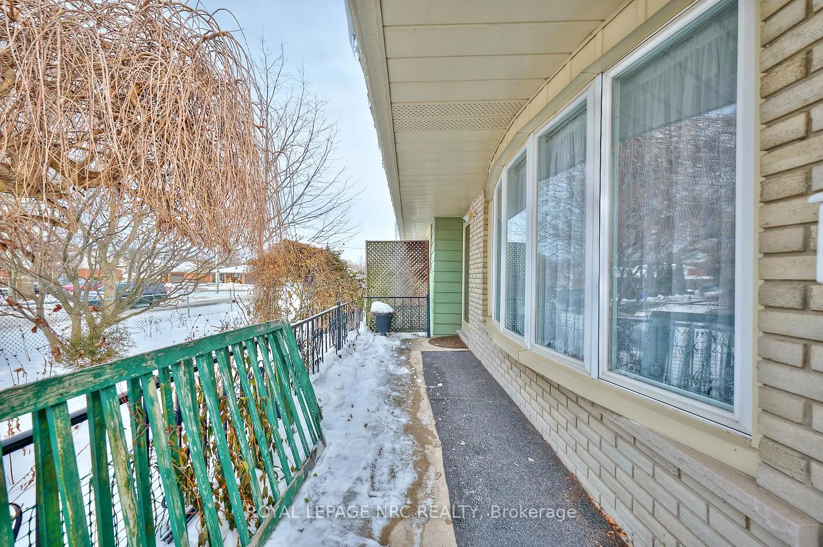 Photo 5 of 32 Oxford Street, St. Catharines, Secord Woods — HOMEH