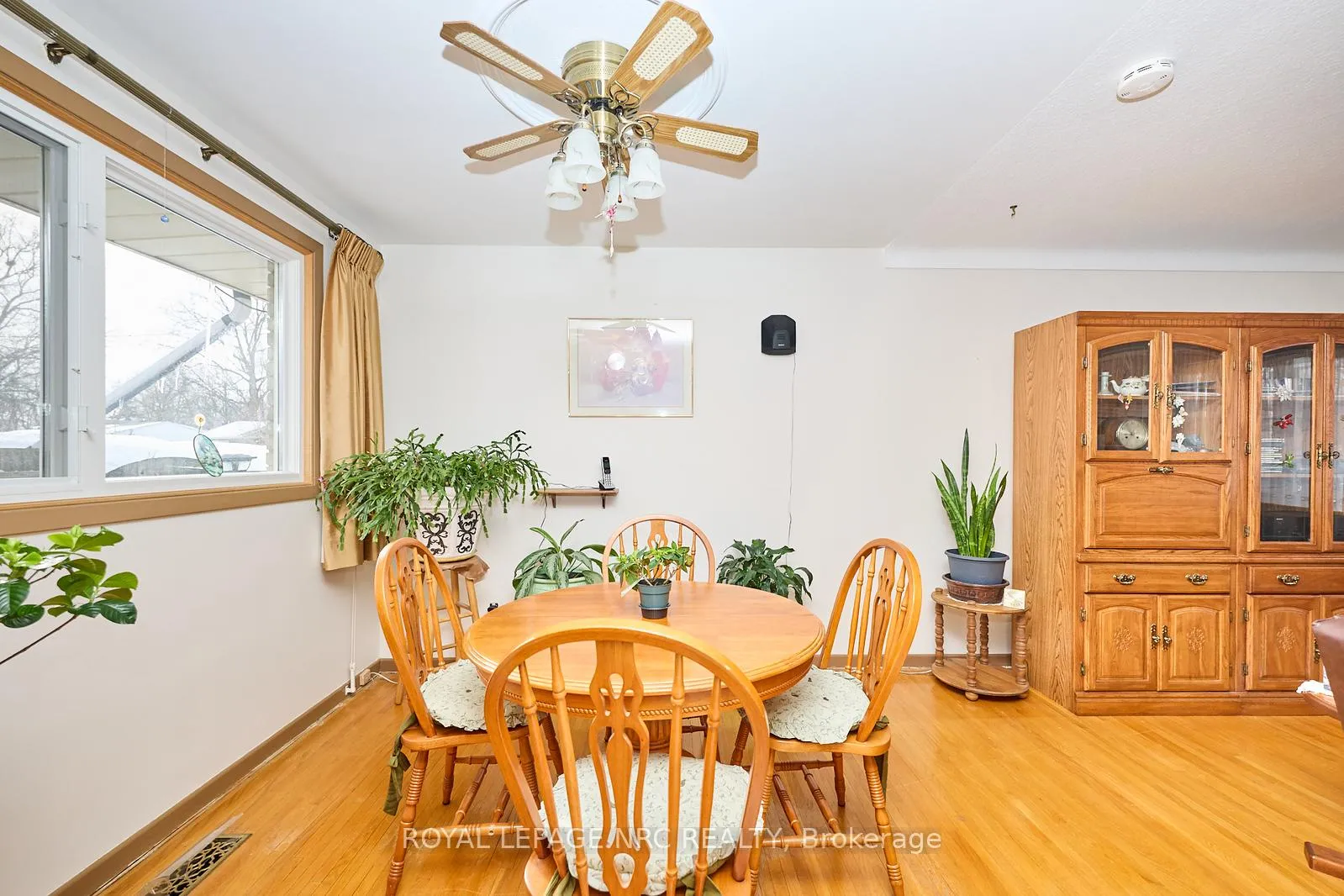 Photo 9 of 32 Oxford Street, St. Catharines, Secord Woods — HOMEH